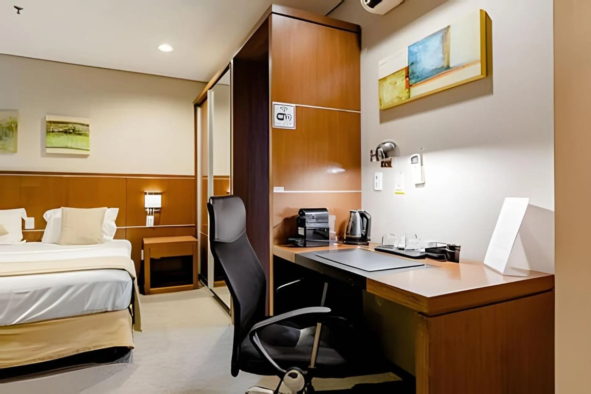 Bedroom, Bed in Hospedez - Flat Osasco Trade Center