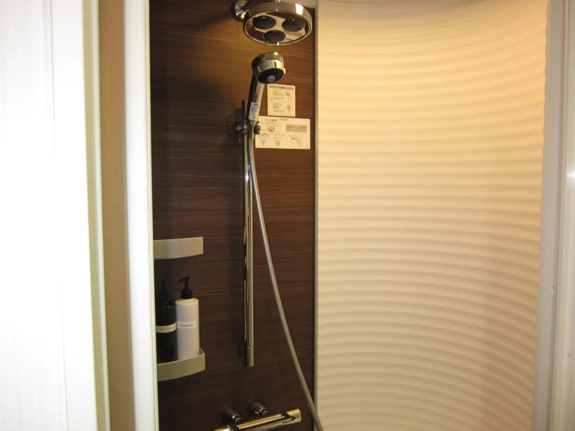 Shower in Sakuraya