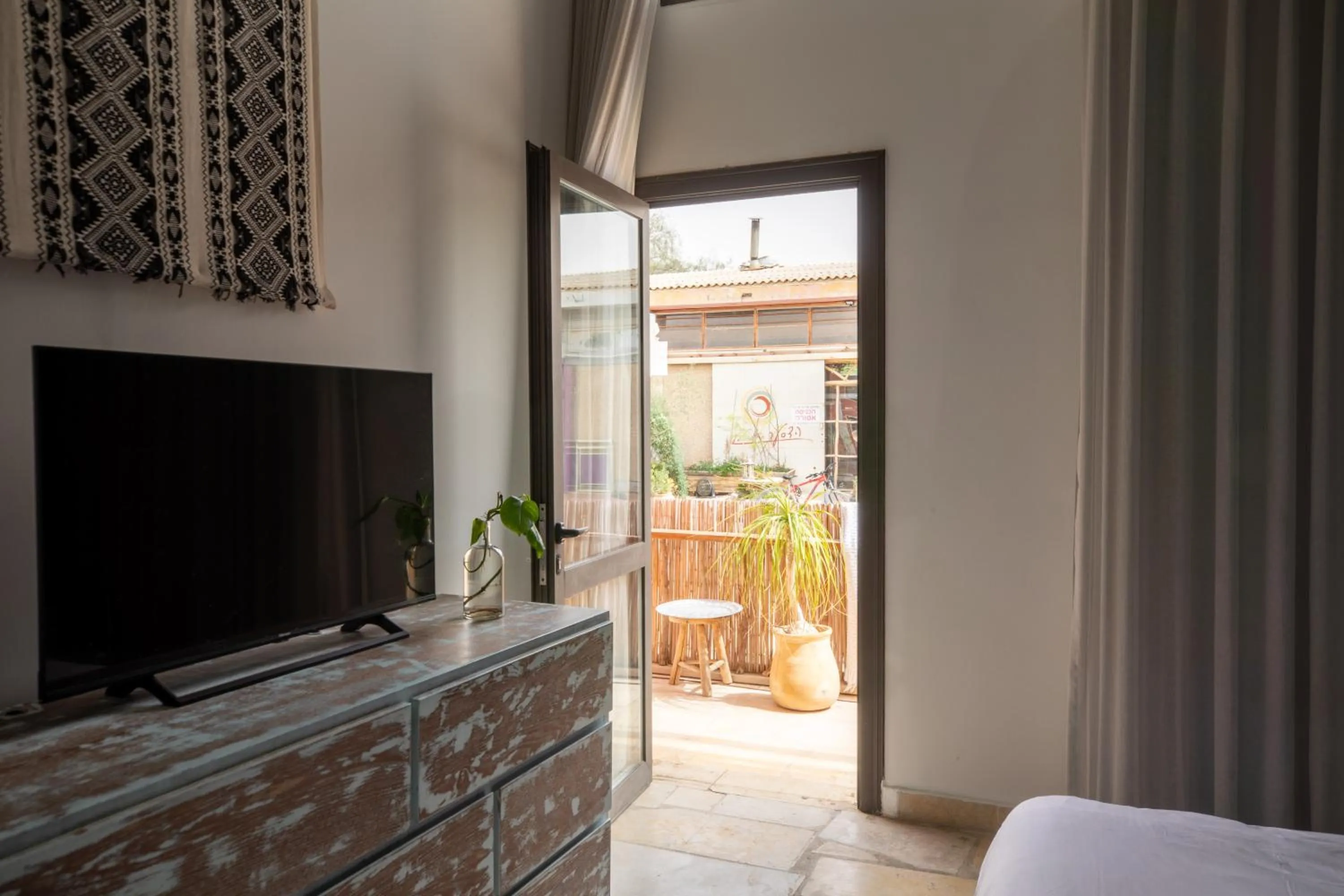 TV and multimedia in Jacob Mitzpe Ramon