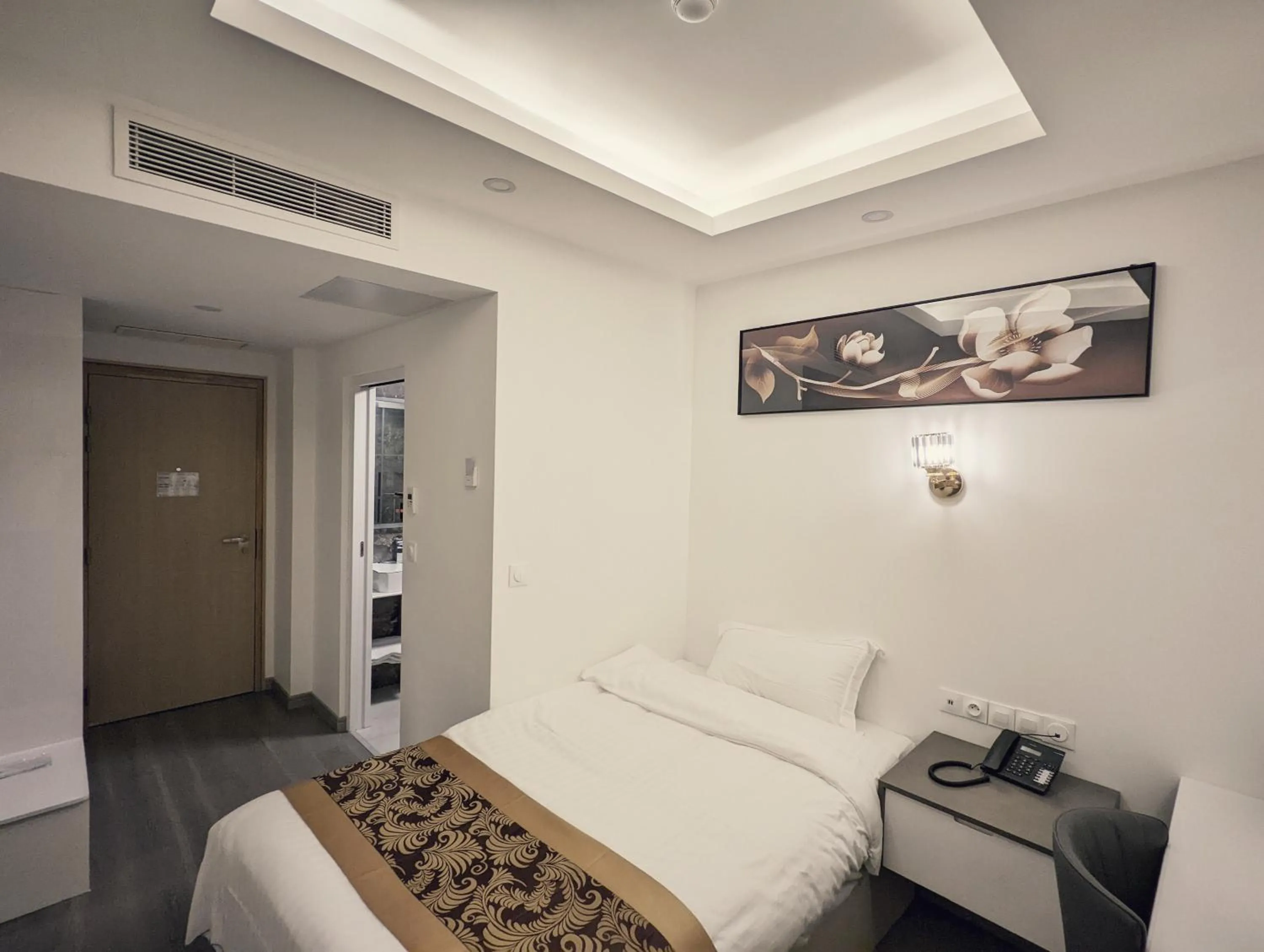 Bedroom, Bed in KYRIAD ROUEN SUD - Sotteville les Rouen