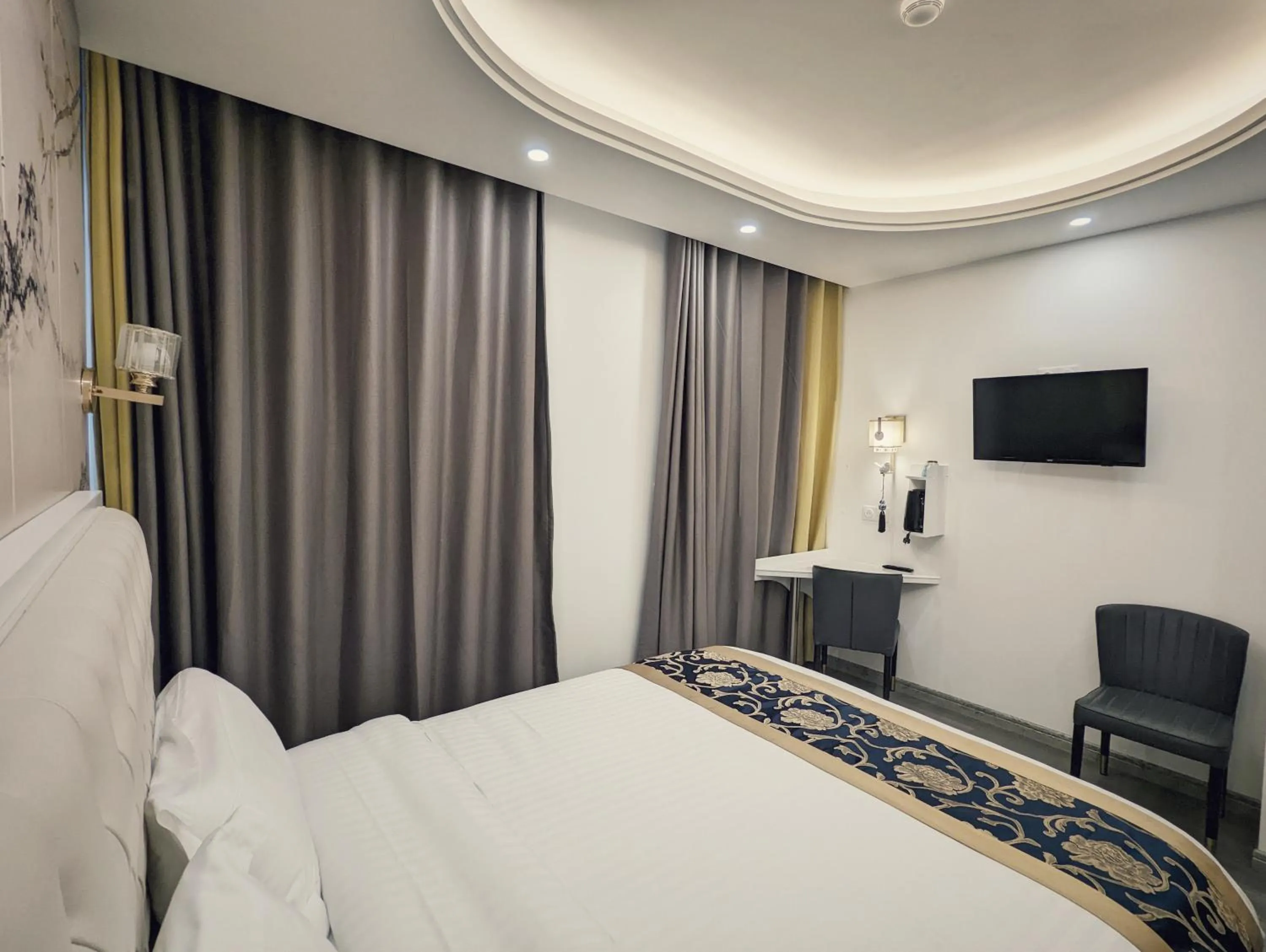 Bedroom, Bed in KYRIAD ROUEN SUD - Sotteville les Rouen