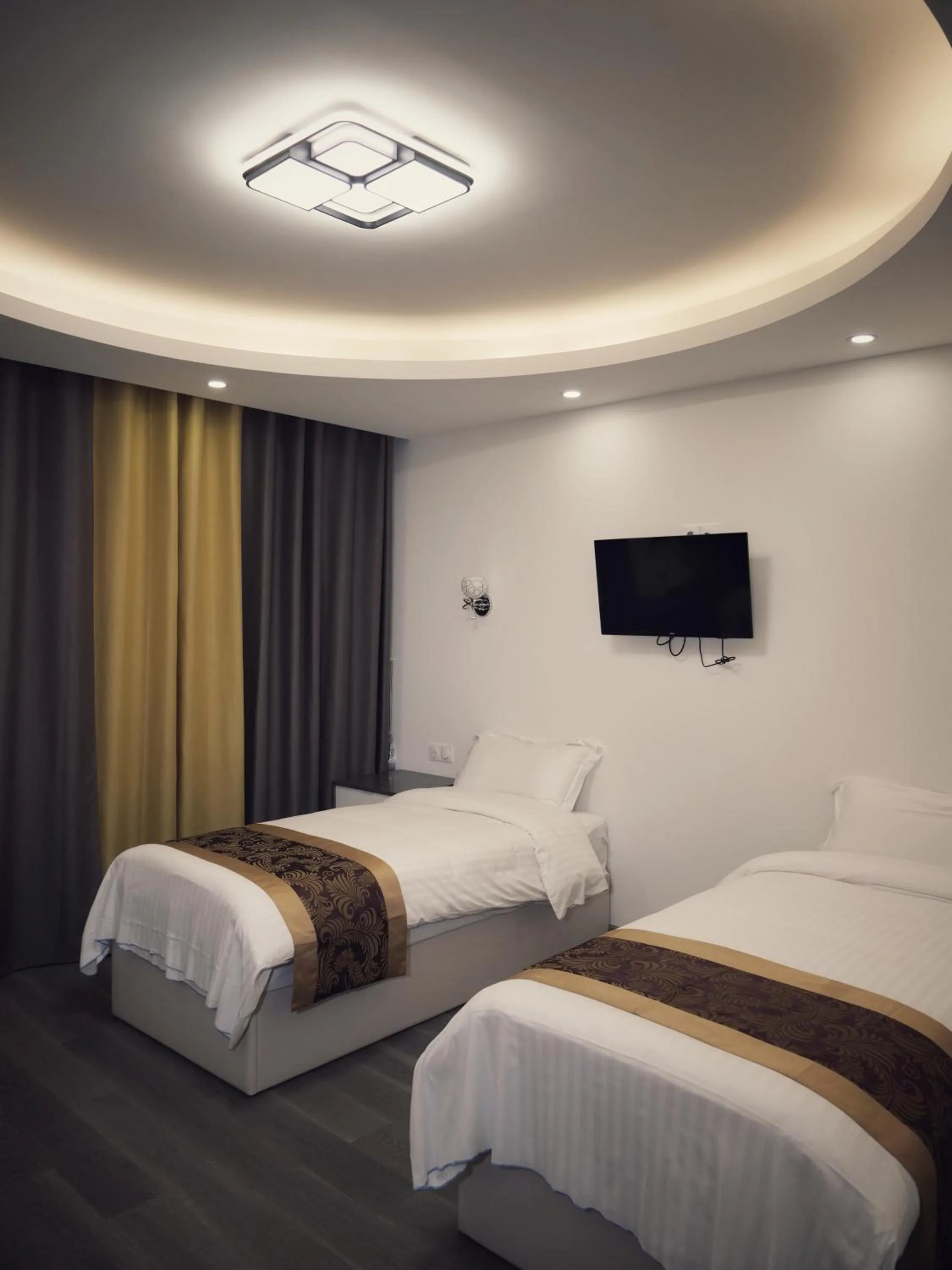 Bedroom, Bed in KYRIAD ROUEN SUD - Sotteville les Rouen