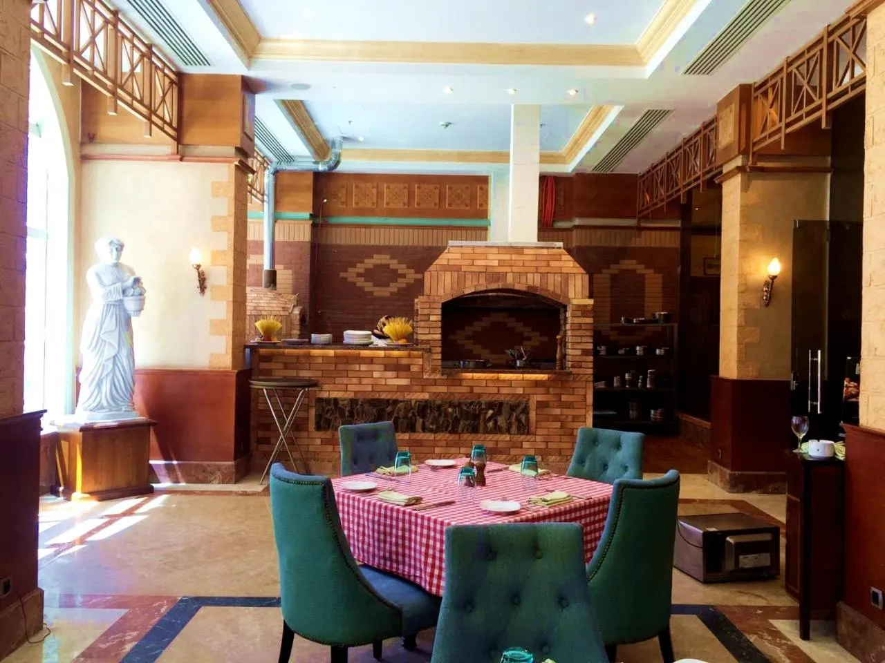 Restaurant/places to eat in Tolip Hotel Alexandria