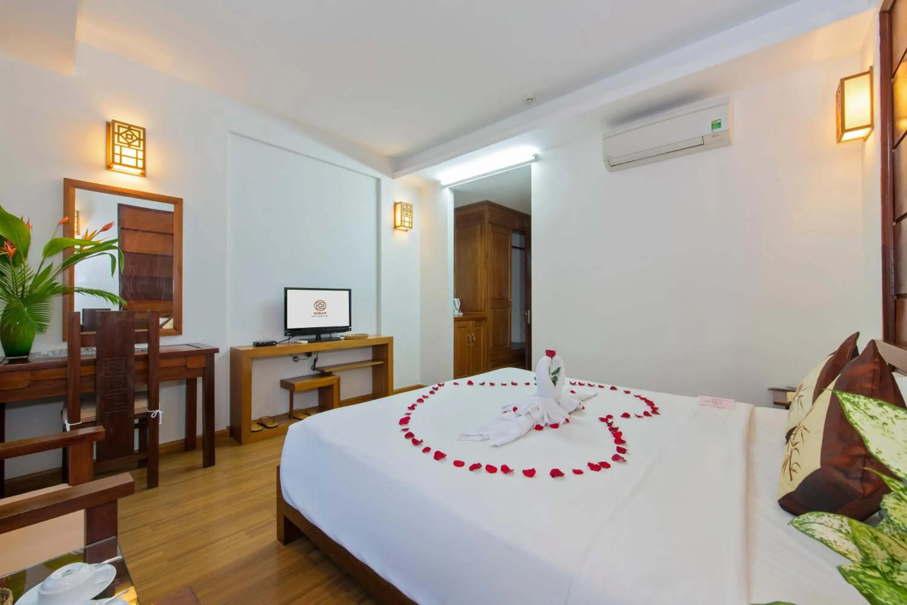 Superior Double or Twin Room with City View in Kiman Hoi An Hotel Superior Double or Twin Room with City View in Kiman Hoi An Hotel