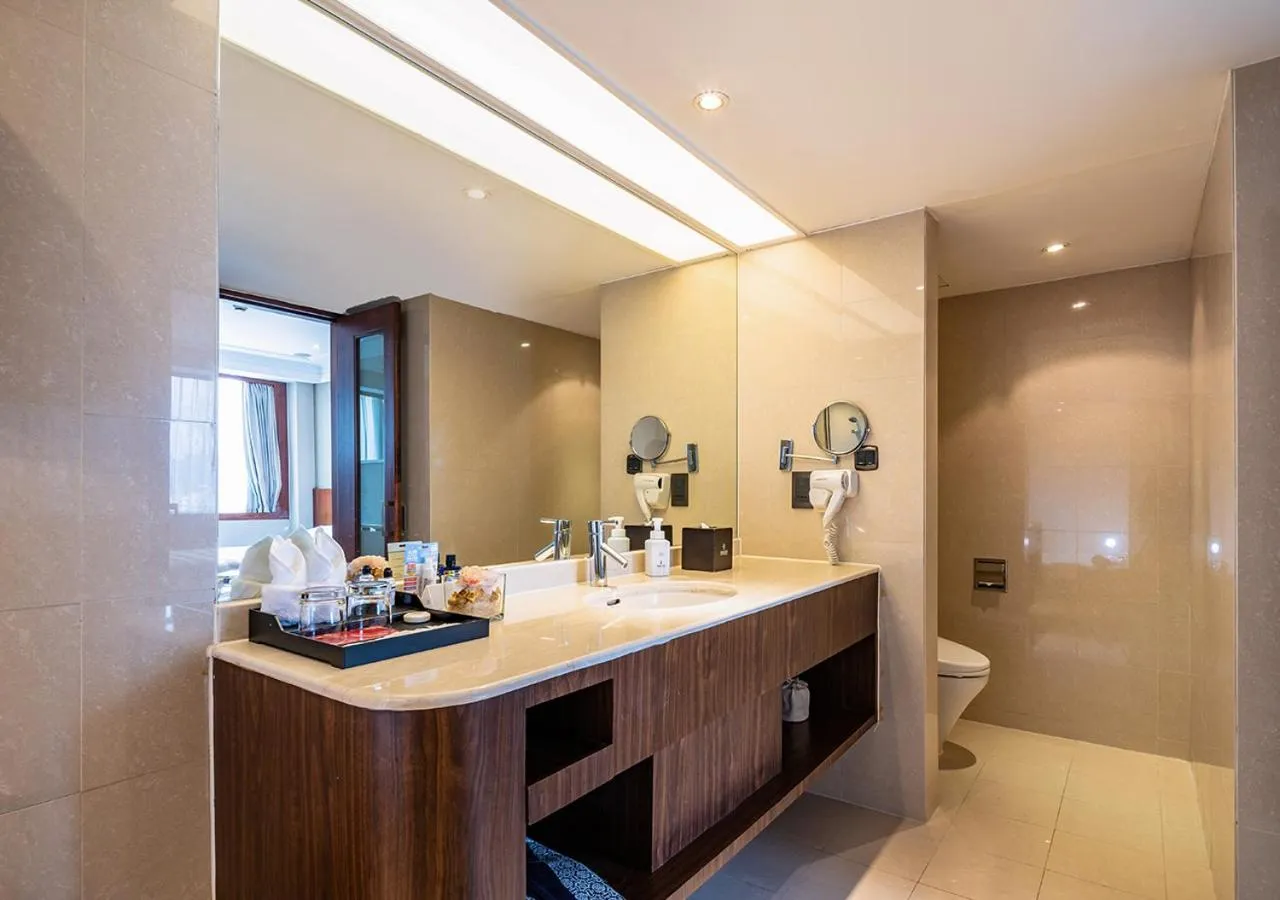 Toilet in San Want Hotel Shanghai