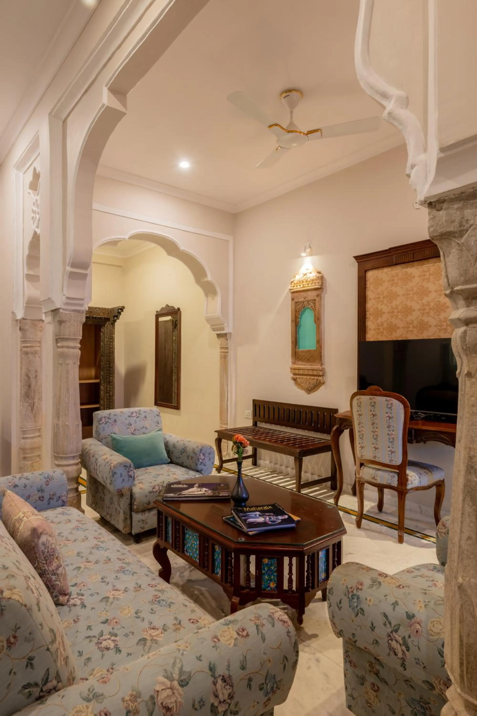 Communal lounge/ TV room in Rajasthan Palace - A Heritage Boutique Hotel in Jaipur