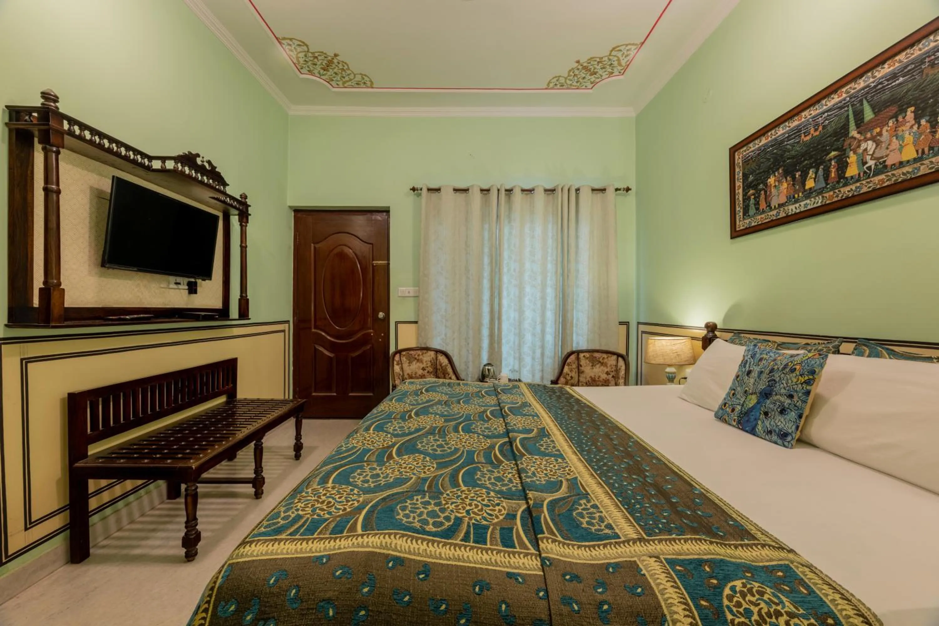 Communal lounge/ TV room, Bed in Rajasthan Palace - A Heritage Boutique Hotel in Jaipur
