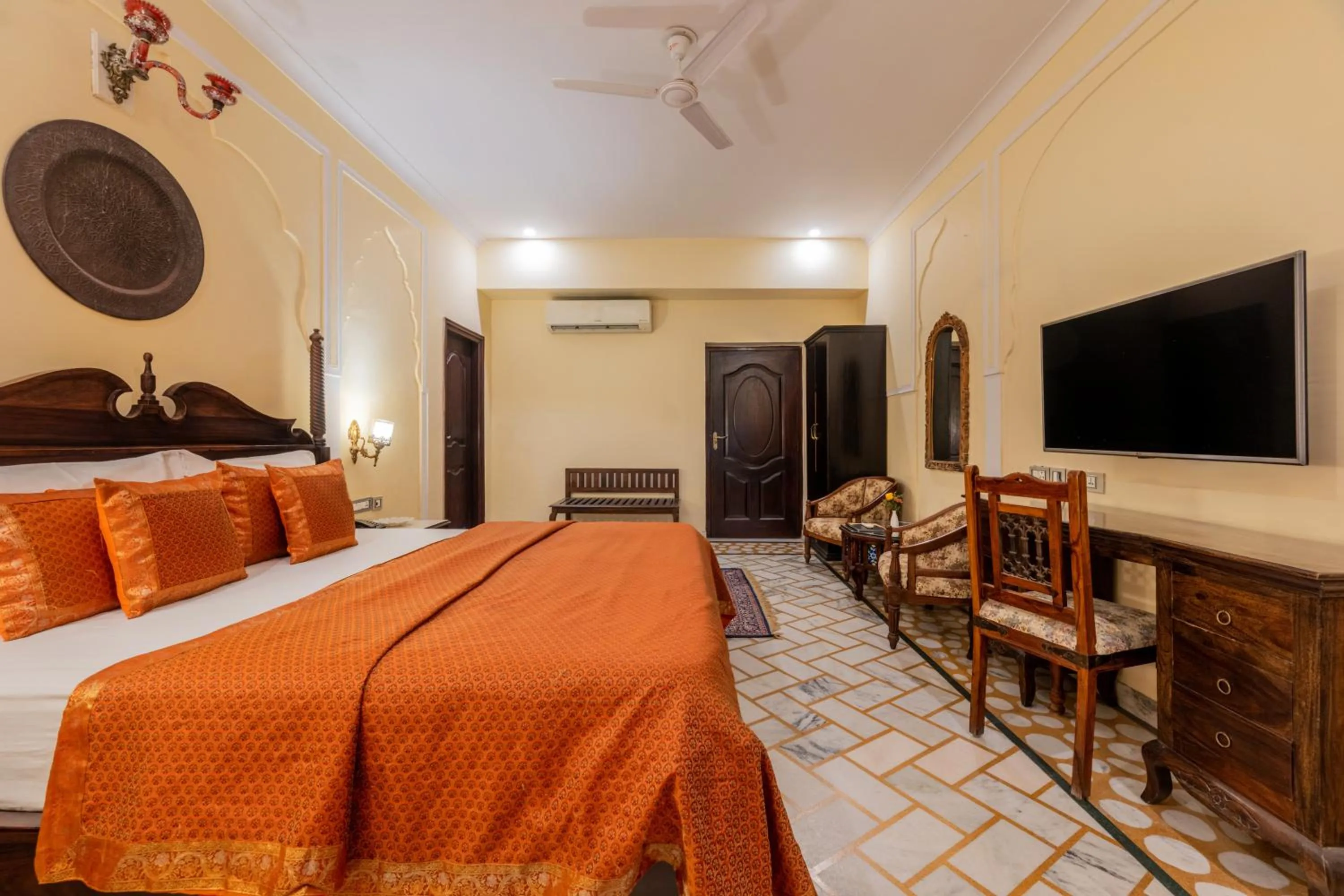 Communal lounge/ TV room, Bed in Rajasthan Palace - A Heritage Boutique Hotel in Jaipur