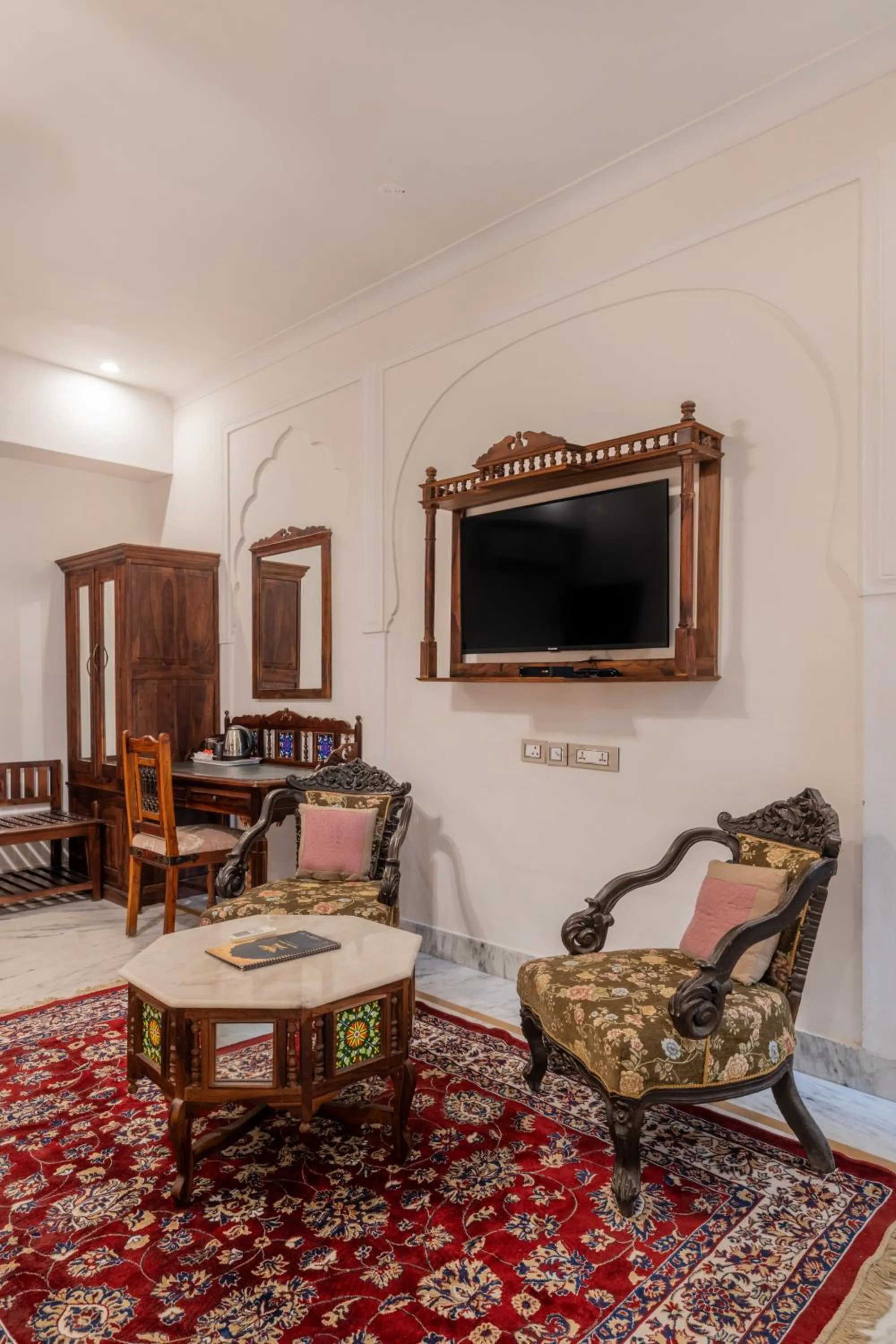 Communal lounge/ TV room in Rajasthan Palace - A Heritage Boutique Hotel in Jaipur