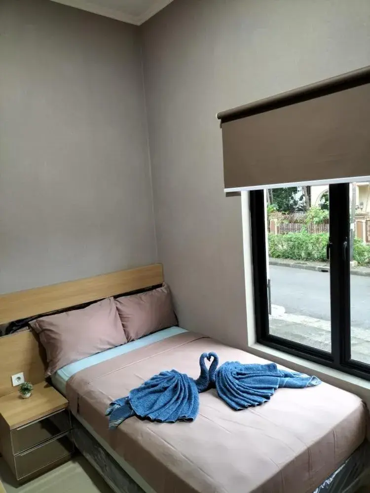 Bed in Cozy Residence Tomang Bed in Cozy Residence Tomang