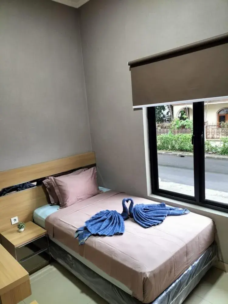 Bed in Cozy Residence Tomang Bed in Cozy Residence Tomang