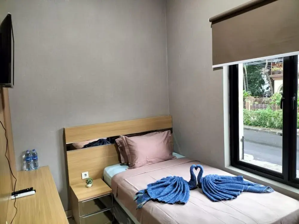 Bed in Cozy Residence Tomang Bed in Cozy Residence Tomang