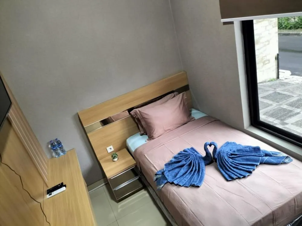 Bed in Cozy Residence Tomang