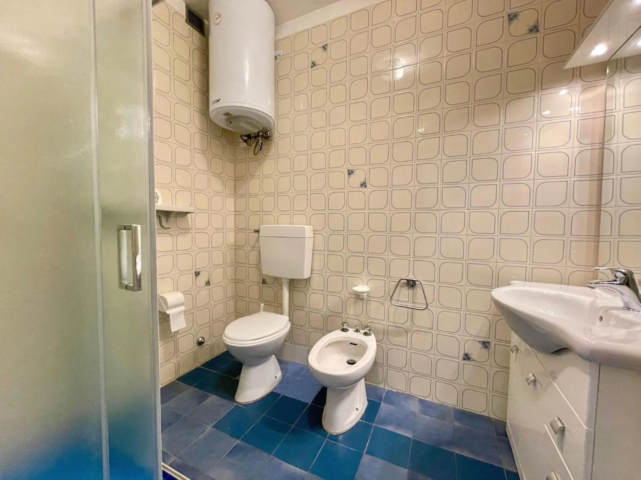 Toilet in Flat with shared pool