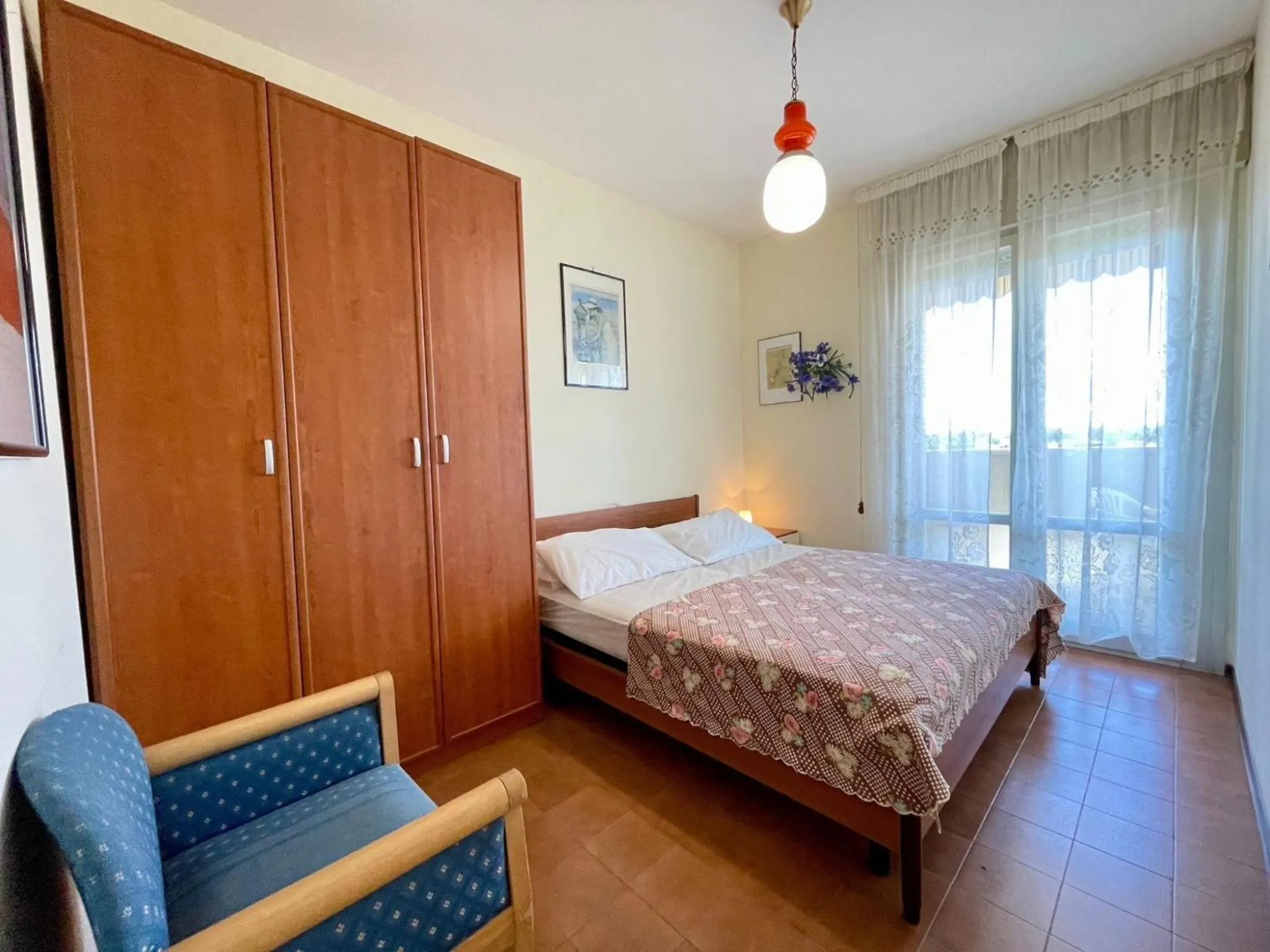 Bed in Flat with shared pool