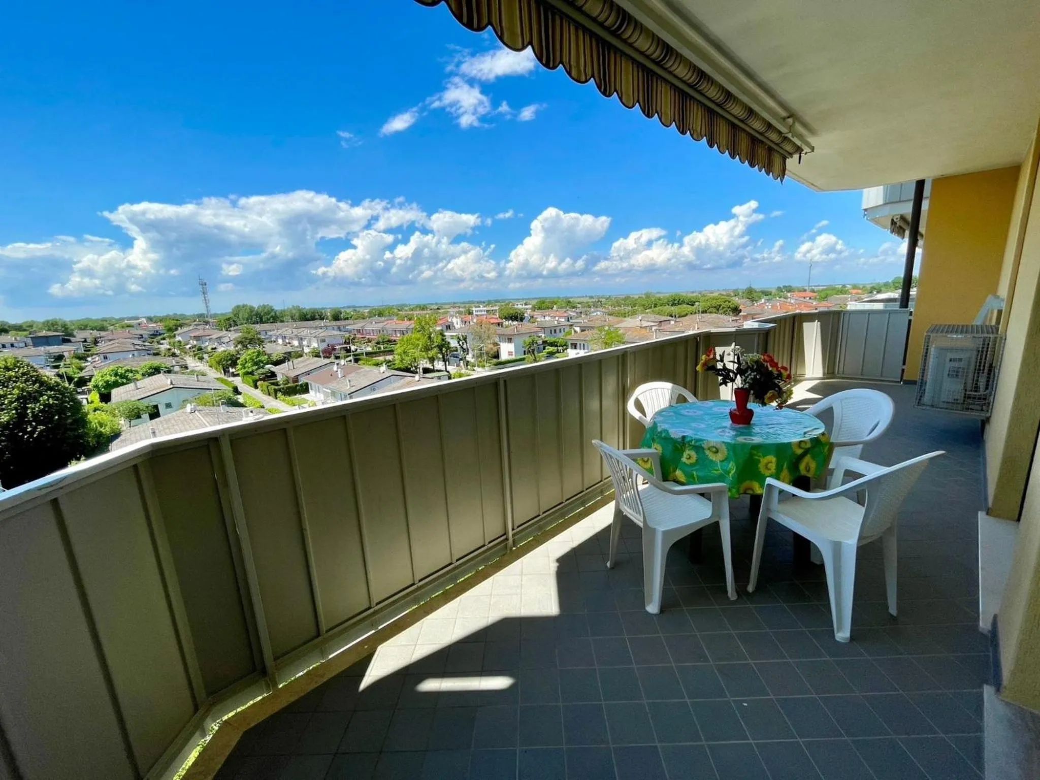 Balcony/Terrace in Flat with shared pool