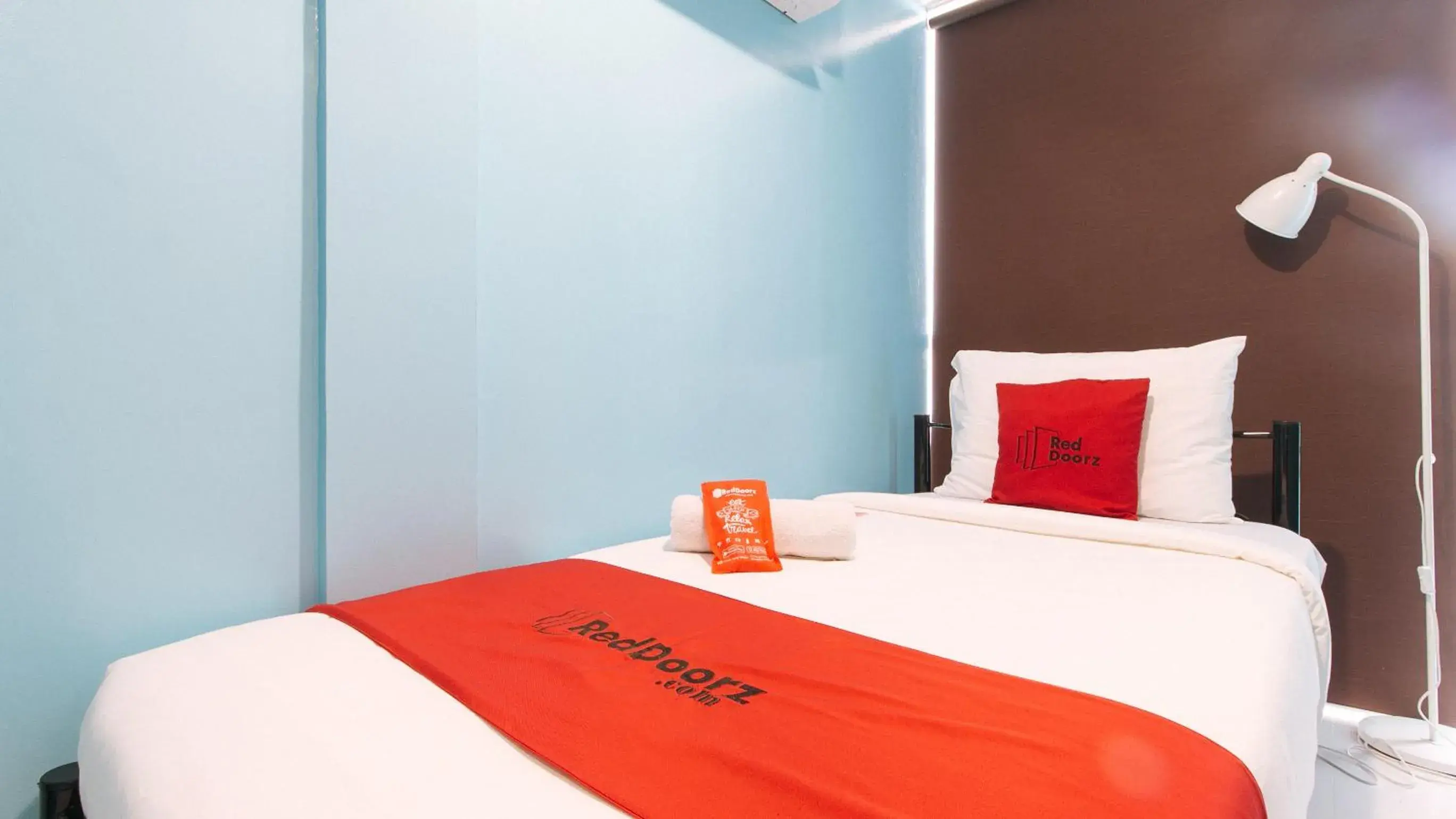 Bed in RedDoorz @ Greenview Hotel and Restobar Masbate Bed in RedDoorz @ Greenview Hotel and Restobar Masbate
