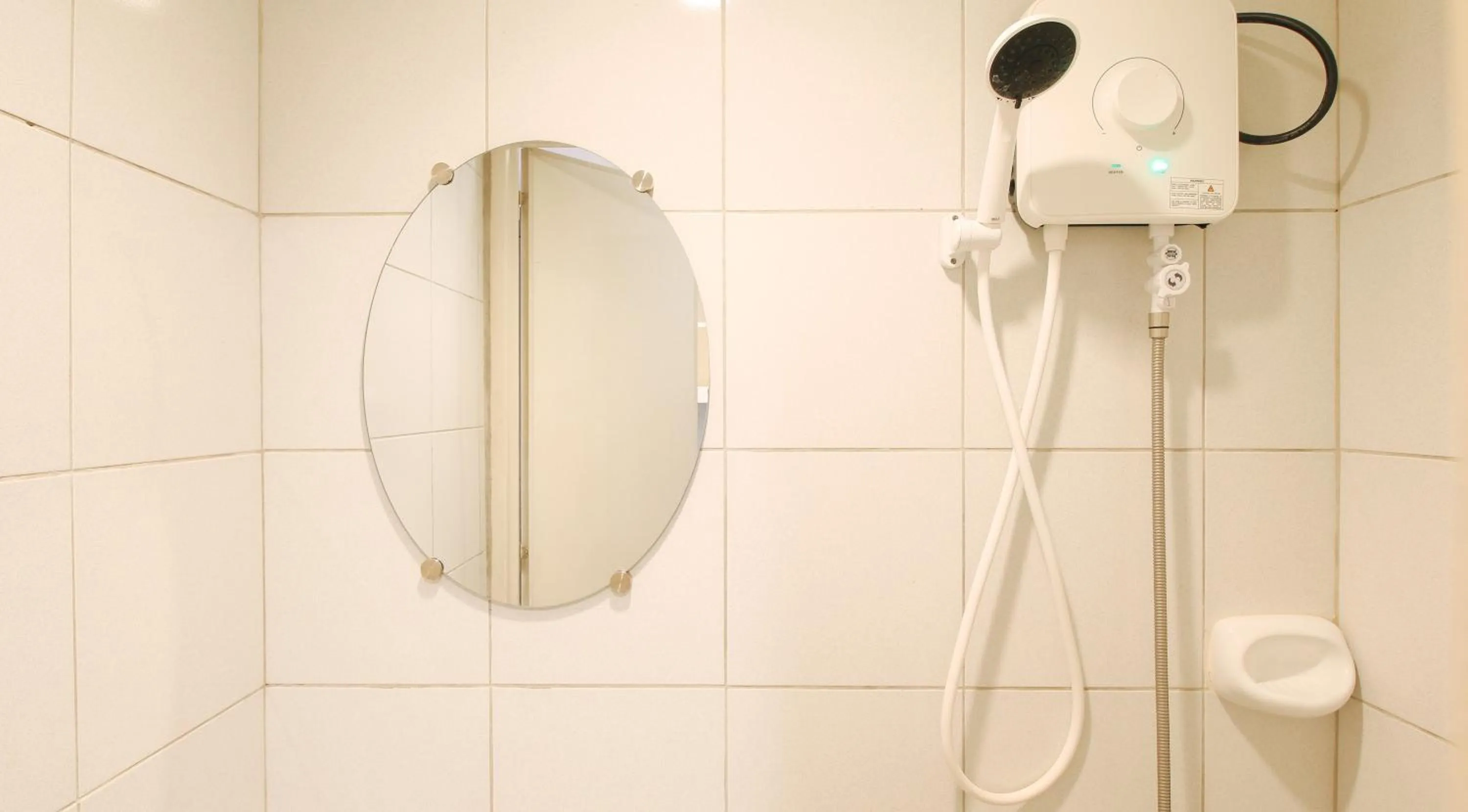 Shower in RedDoorz @ Greenview Hotel and Restobar Masbate