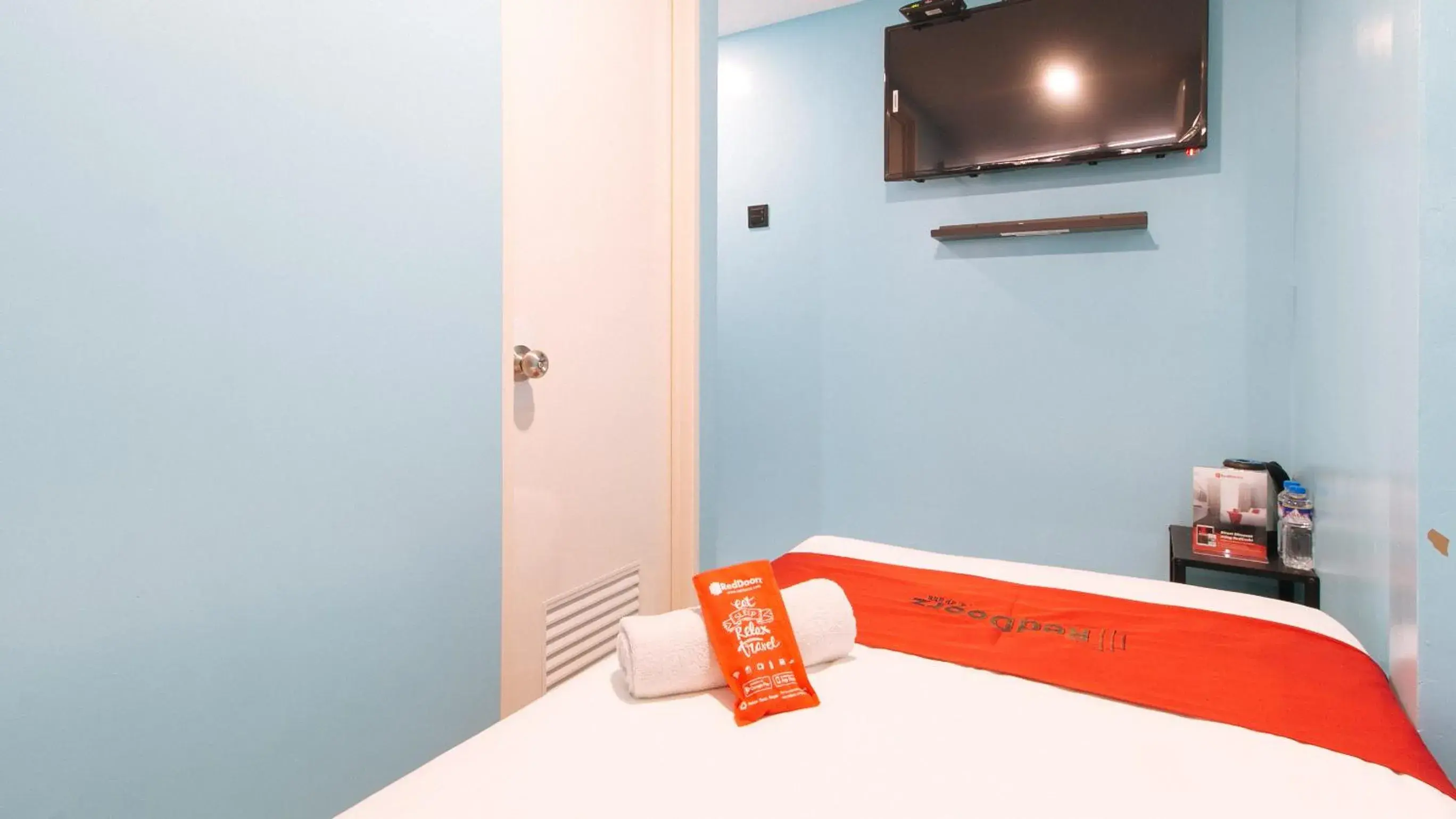 Bed in RedDoorz @ Greenview Hotel and Restobar Masbate Bed in RedDoorz @ Greenview Hotel and Restobar Masbate