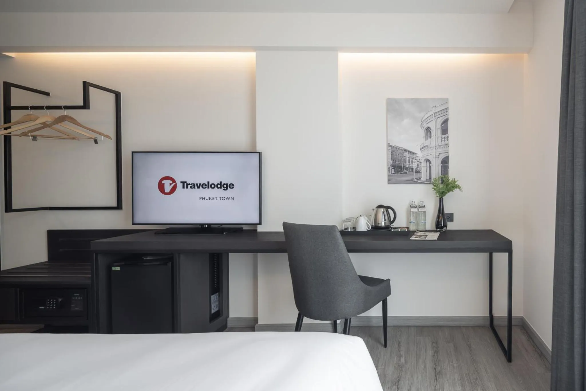 TV and multimedia, Bed in Travelodge Phuket Town