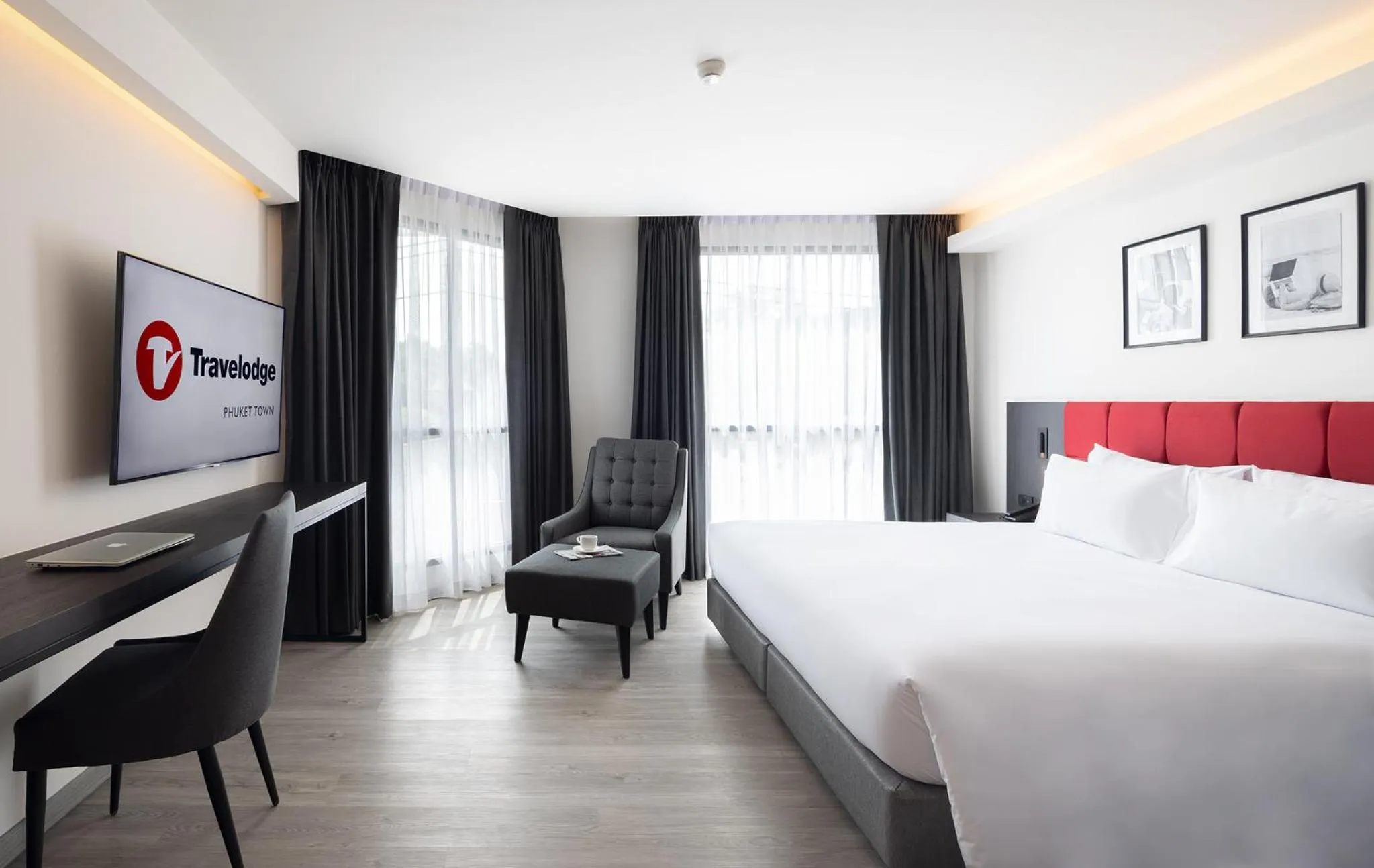 Photo of the whole room, Bed in Travelodge Phuket Town