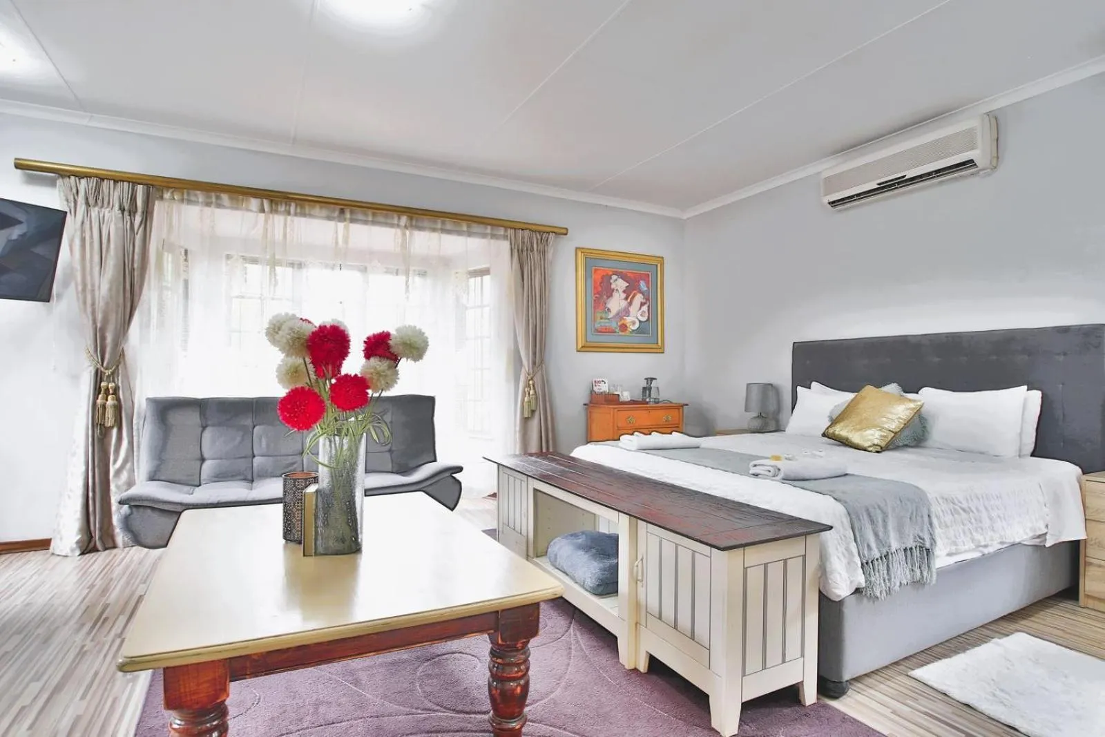 Bedroom, Bed in Mereke Manor