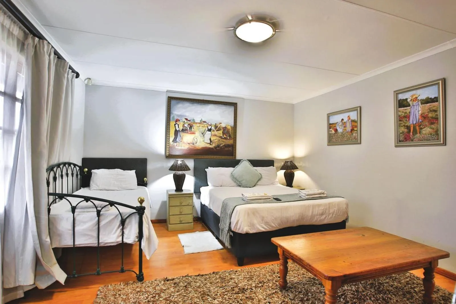 Bedroom, Bed in Mereke Manor