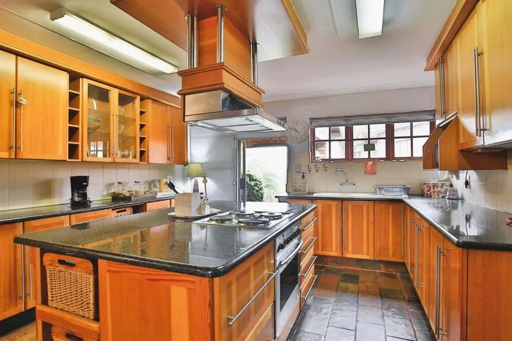 Communal kitchen in Mereke Manor