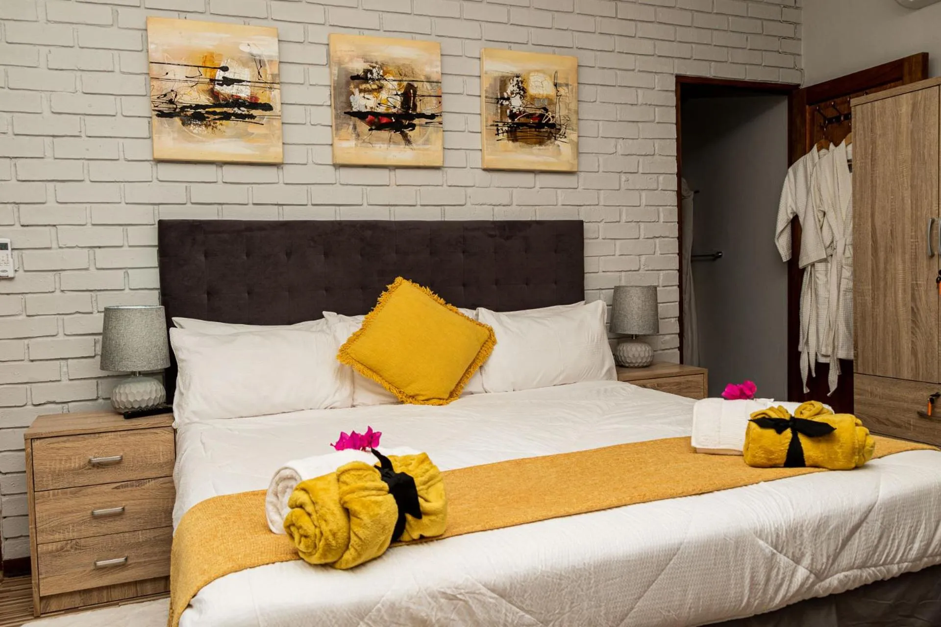 Bedroom, Bed in Mereke Manor