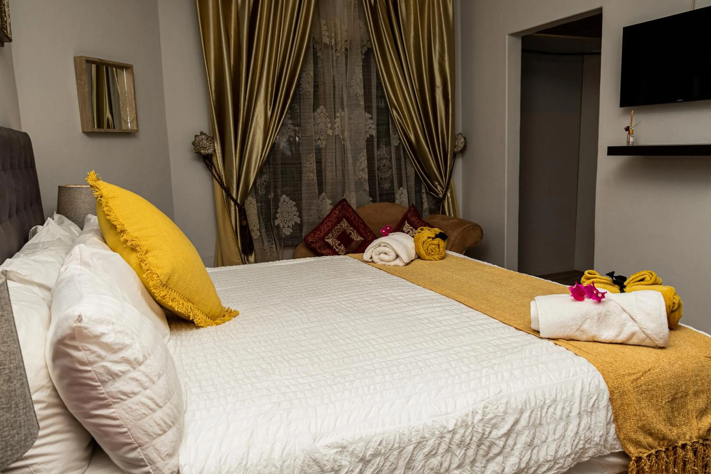 Bedroom, Bed in Mereke Manor