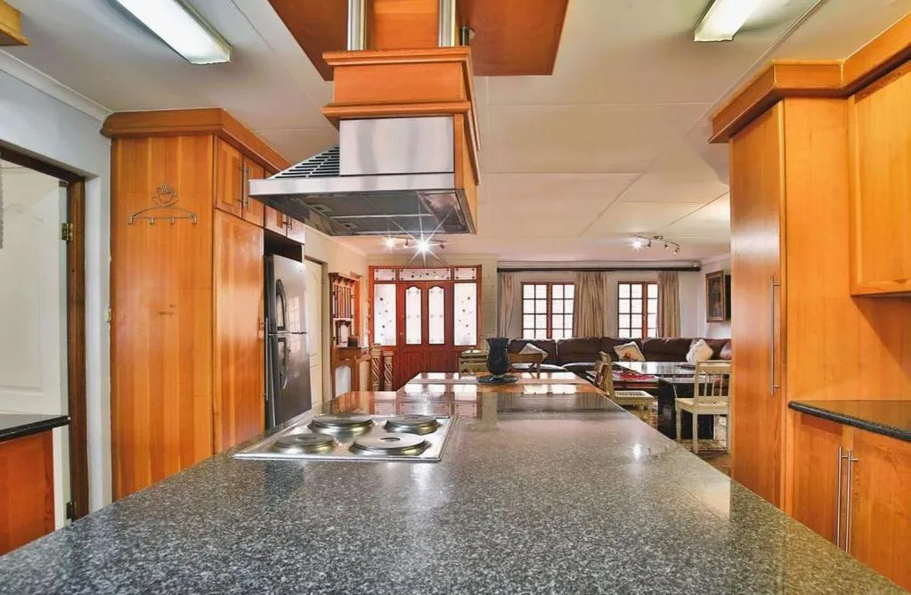 Communal kitchen in Mereke Manor