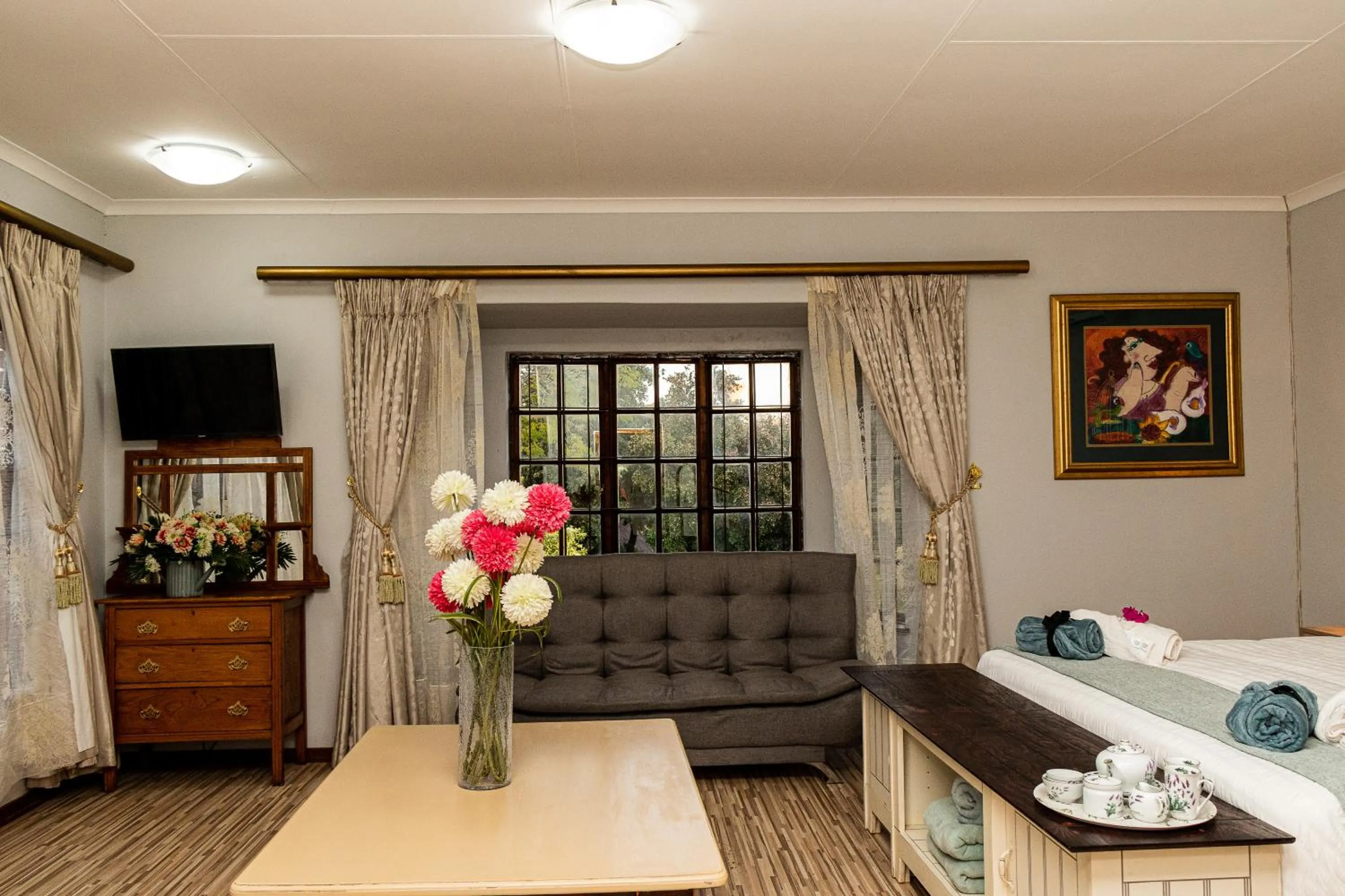 Bedroom, Bed in Mereke Manor