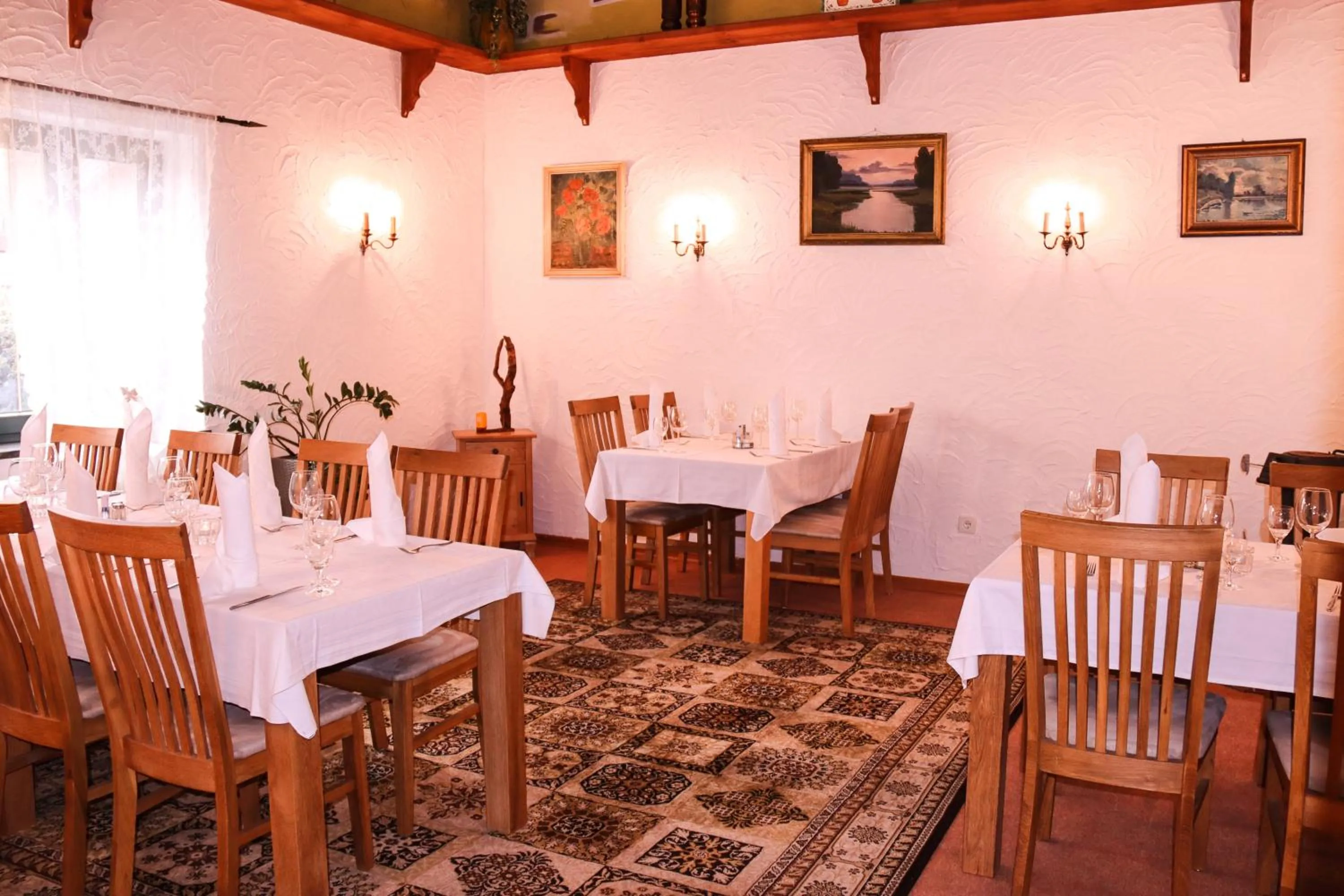 Restaurant/places to eat in Landhotel-Restaurant Schwalbennest