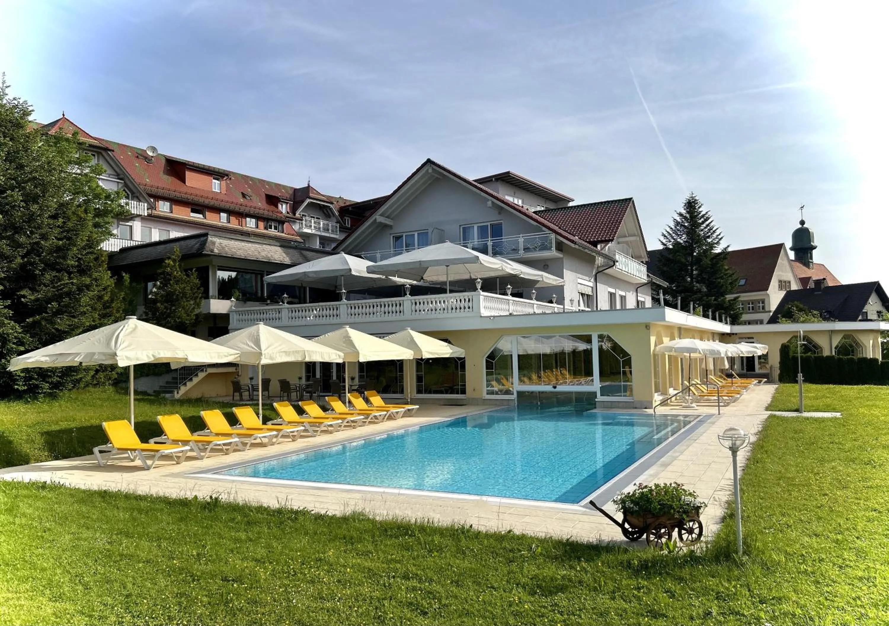 Swimming pool in Möhringers Schwarzwald Hotel