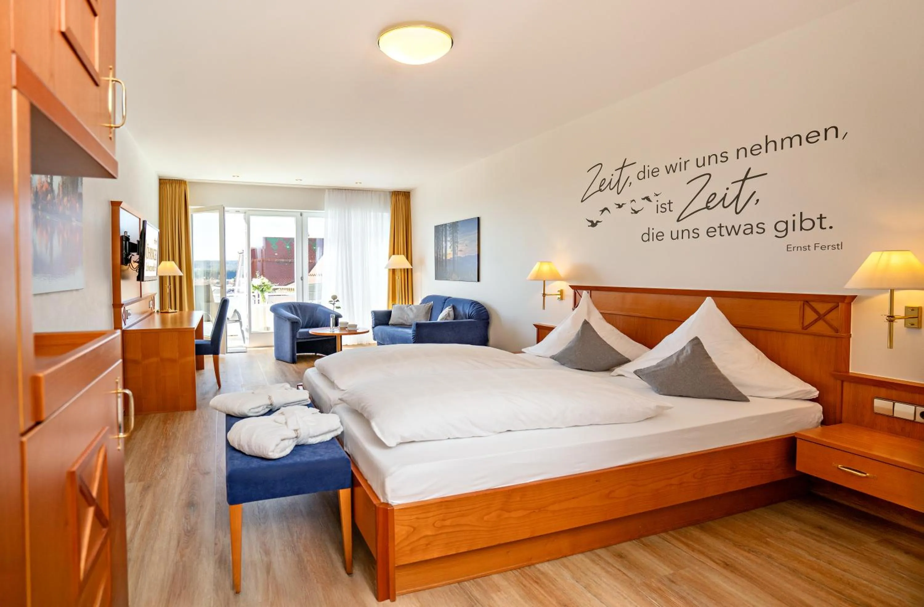 Photo of the whole room, Bed in Möhringers Schwarzwald Hotel