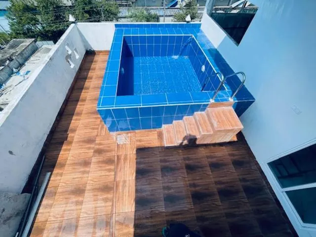 Swimming pool in KINGS GATE Airport TRANSIT HOTEL