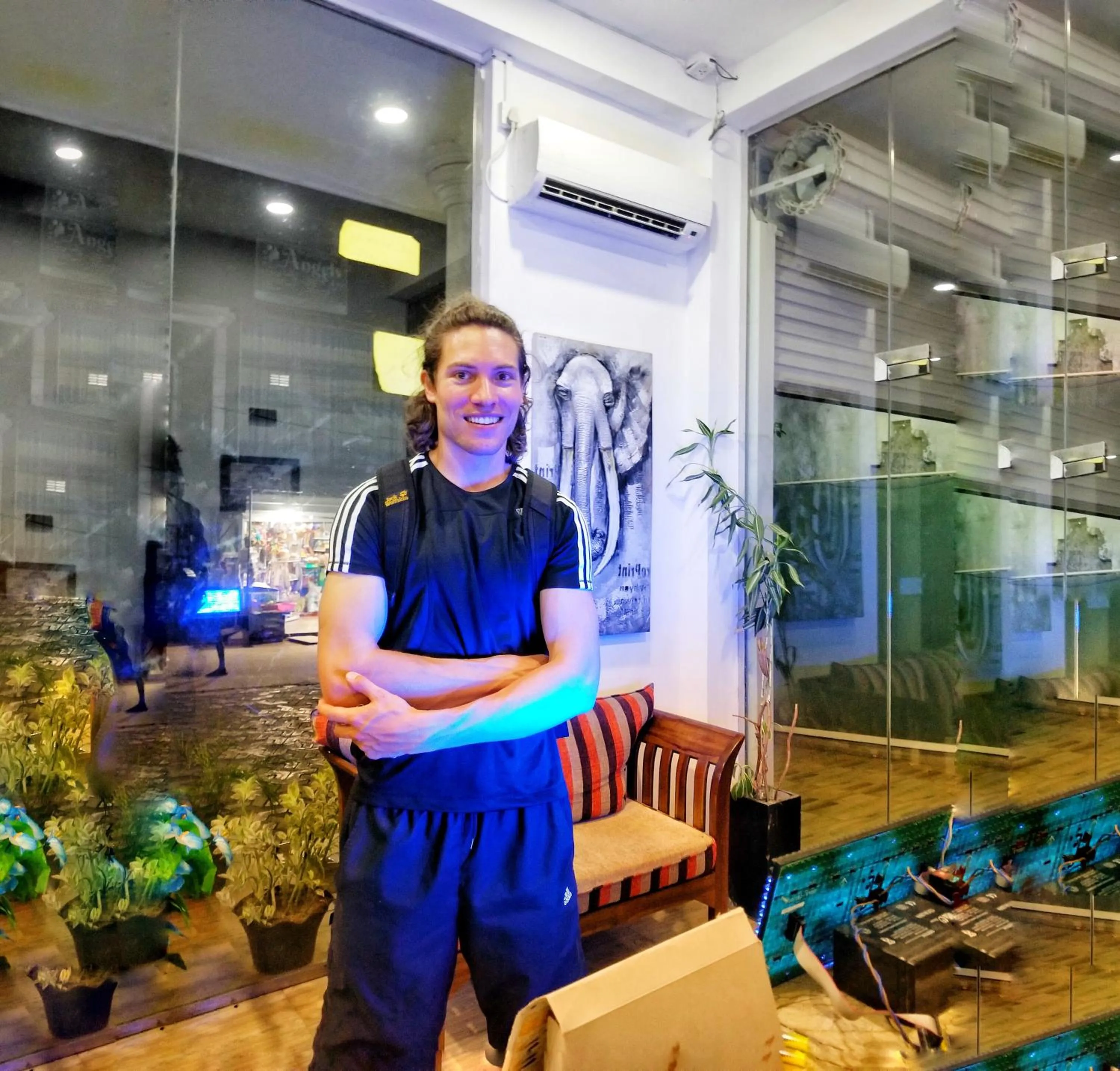 People in KINGS GATE Airport TRANSIT HOTEL