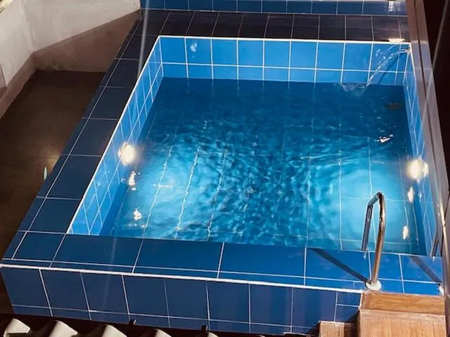 Swimming pool in KINGS GATE Airport TRANSIT HOTEL