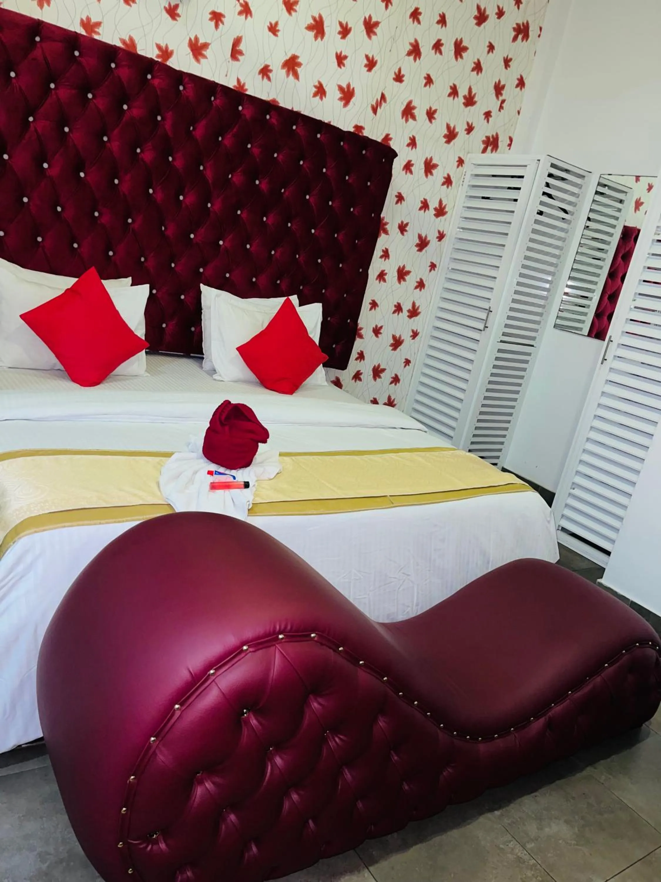 Bed in KINGS GATE Airport TRANSIT HOTEL
