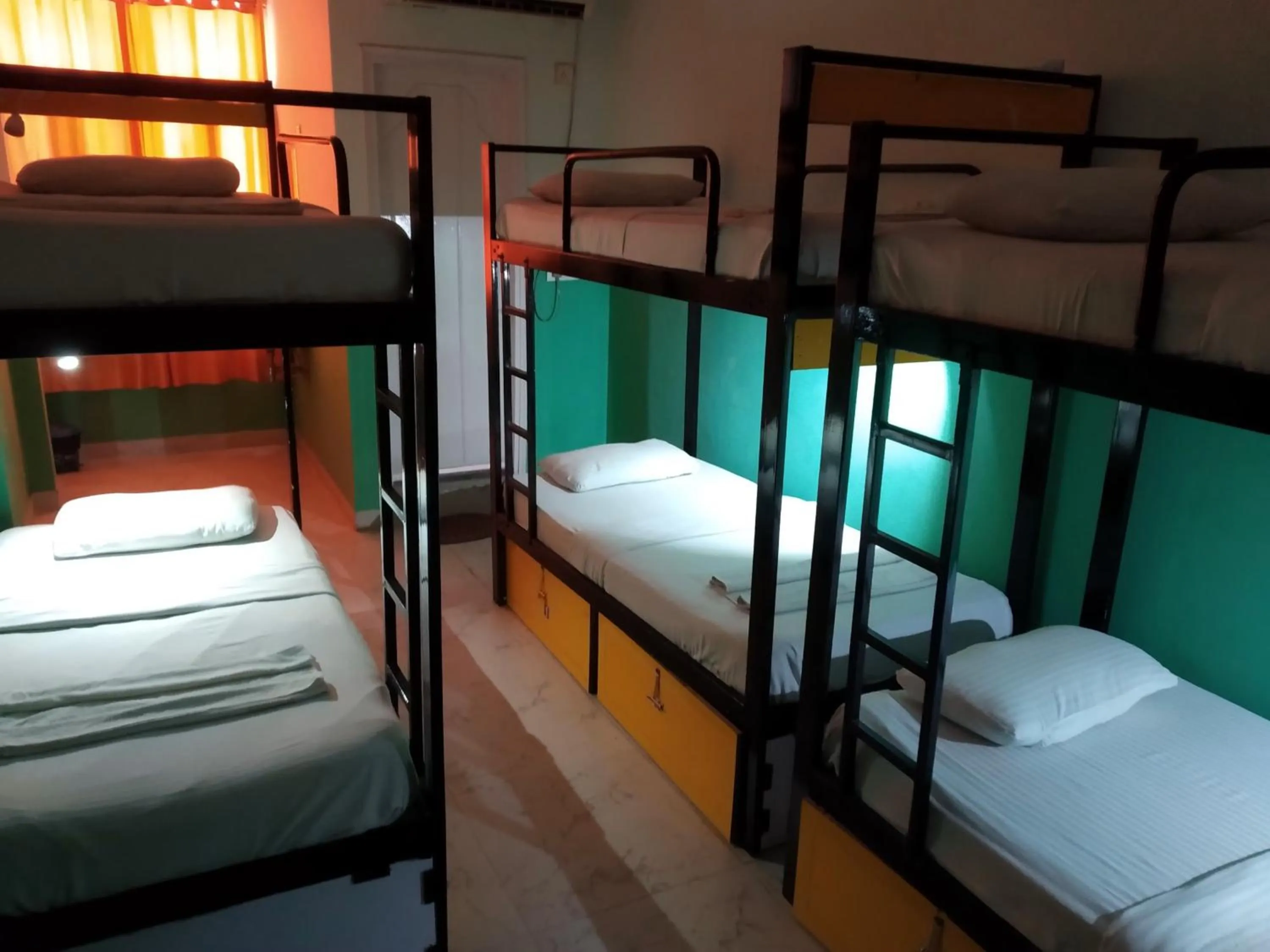 Bed in KINGS GATE Airport TRANSIT HOTEL