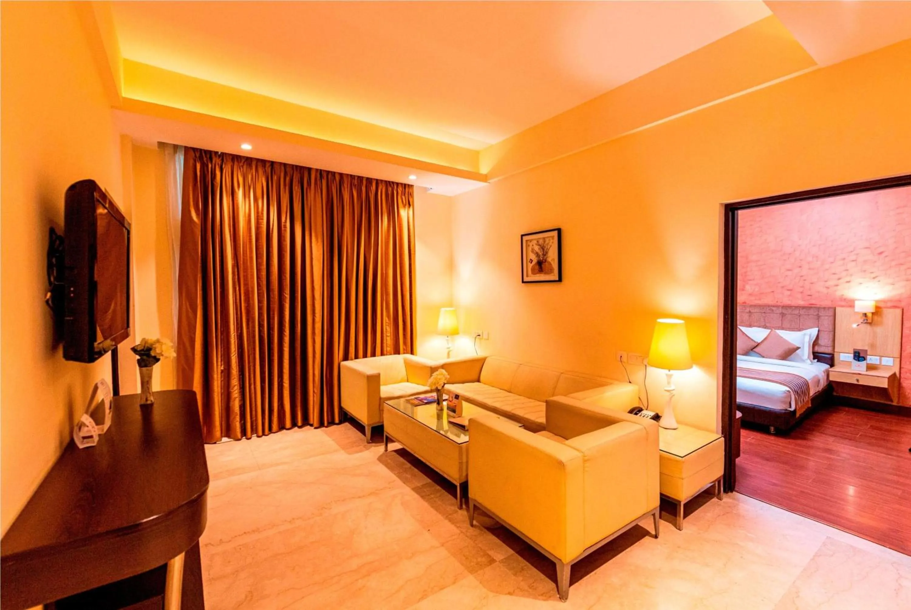 Photo of the whole room, Bed in Ramada Neemrana