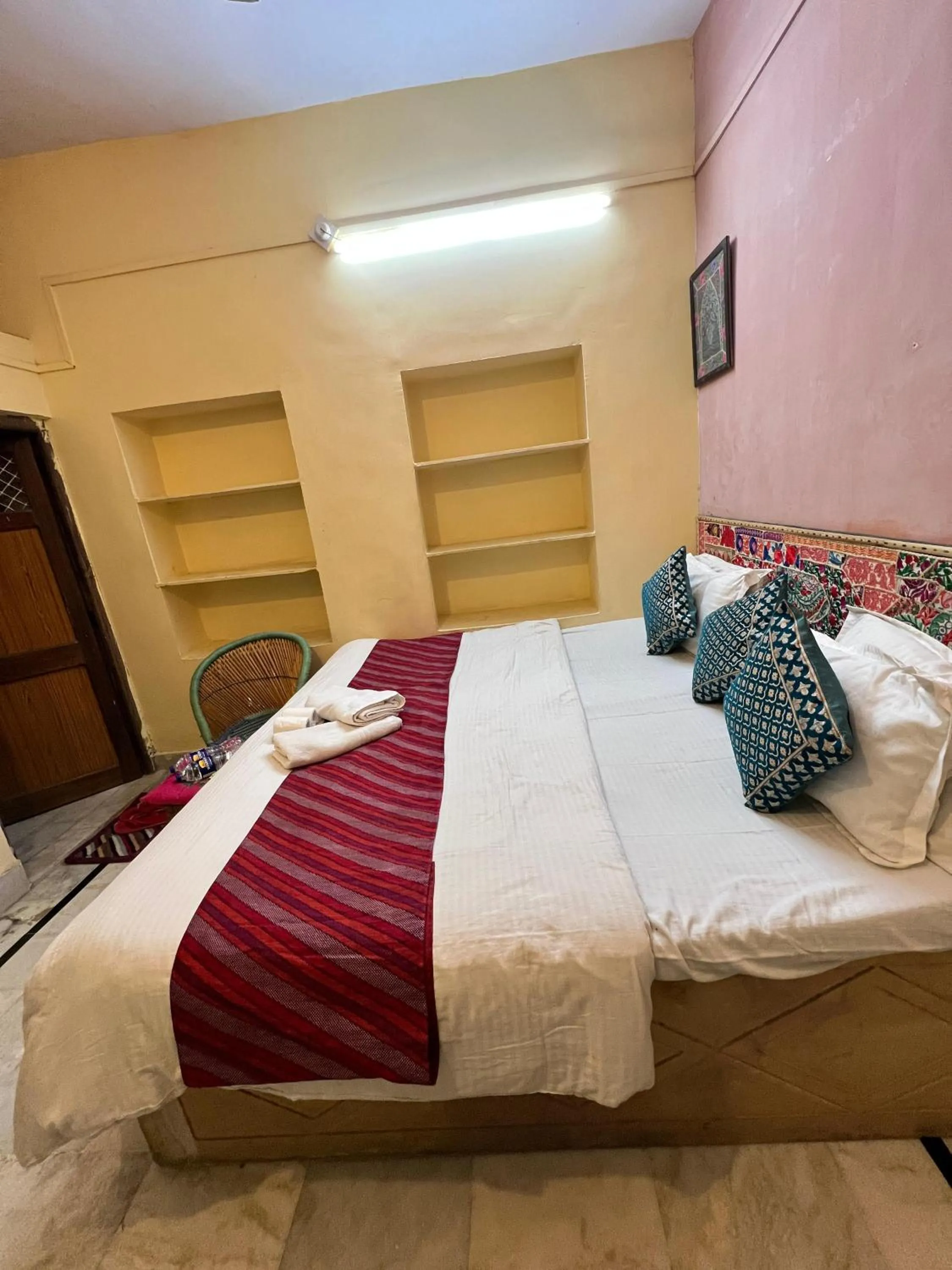 Bed in Hotel Neem Haveli