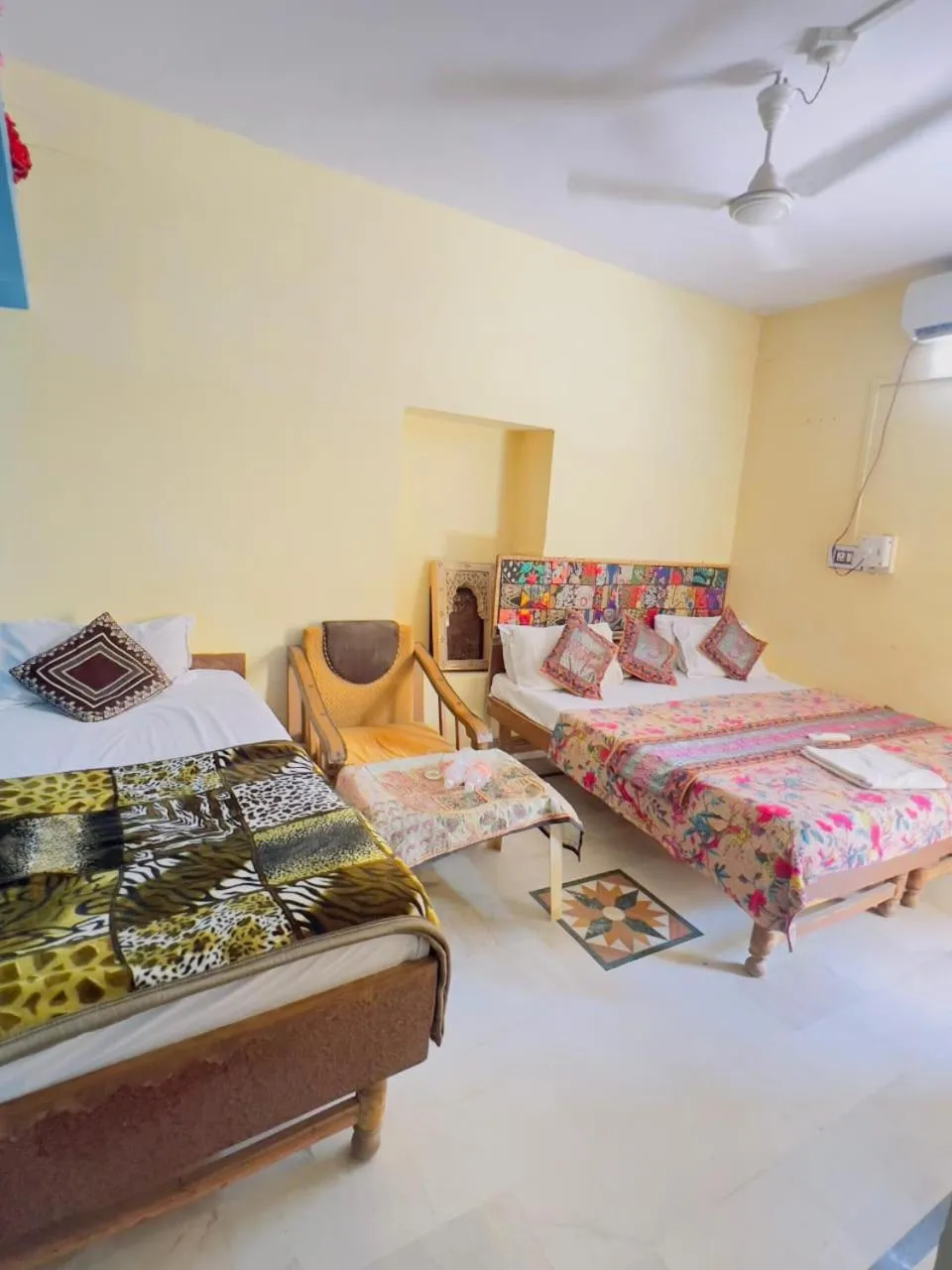 Bed in Hotel Neem Haveli