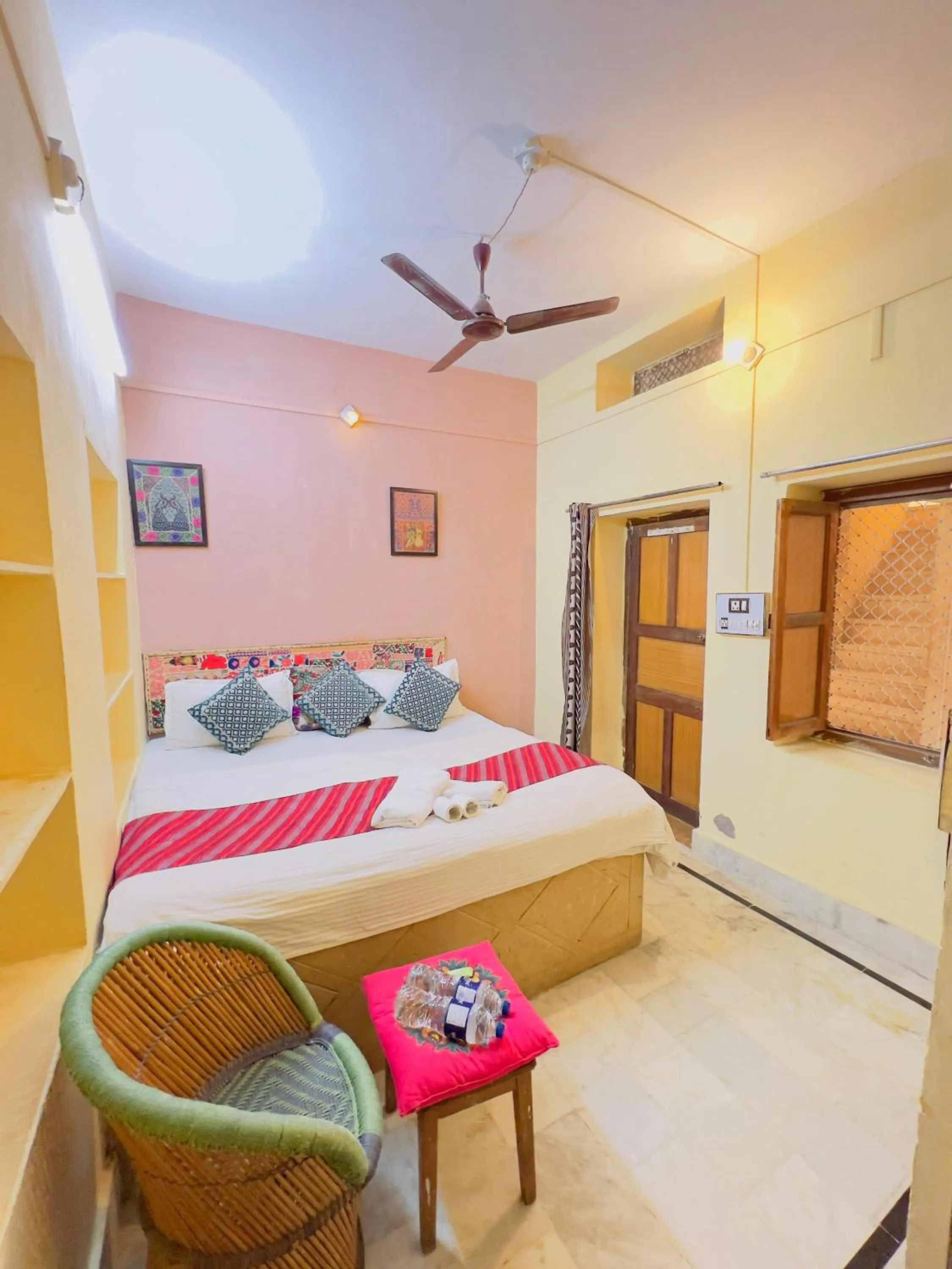 Bed in Hotel Neem Haveli