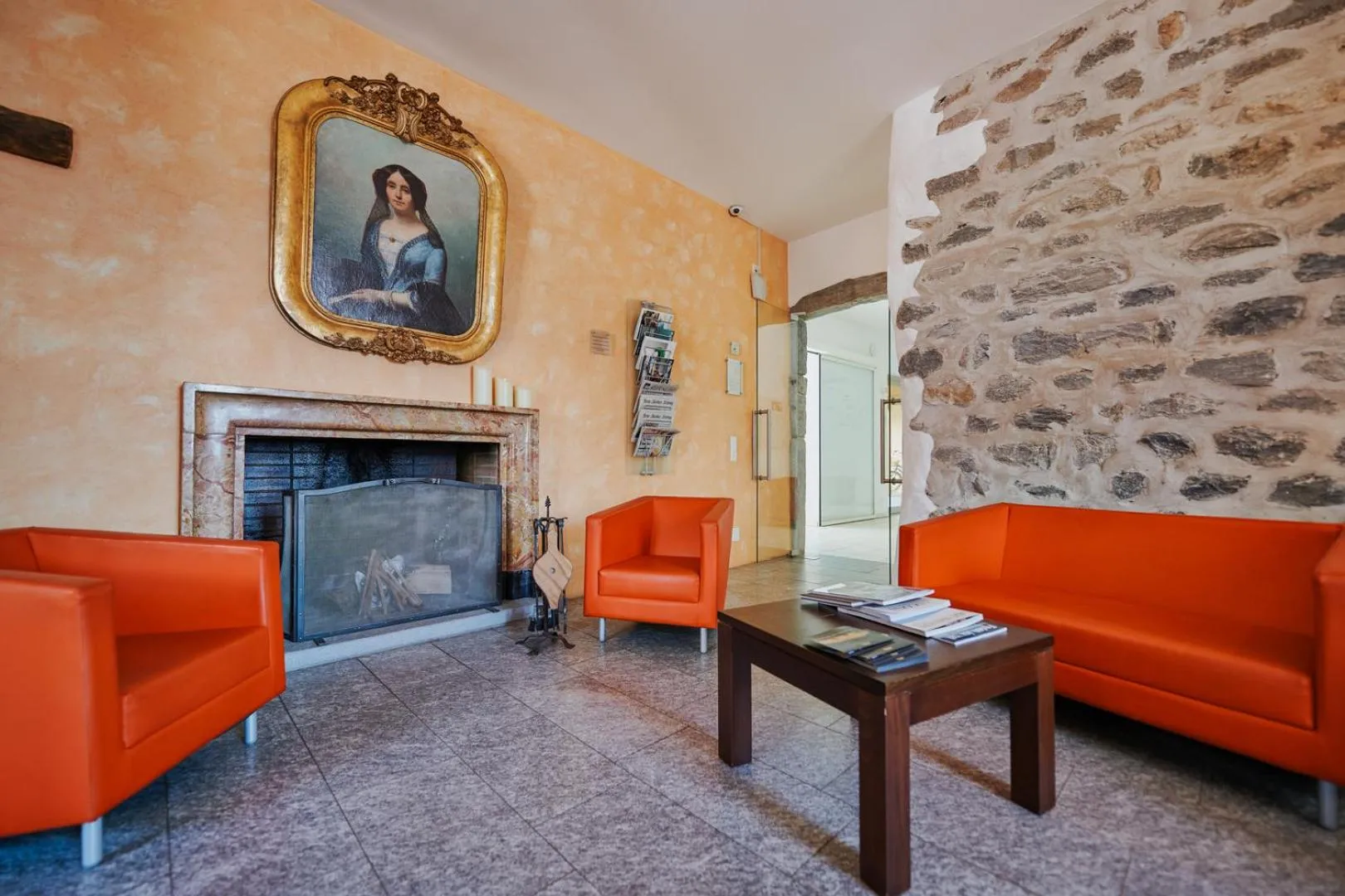 Communal lounge/ TV room in Hotel la Meridiana, Lake & SPA