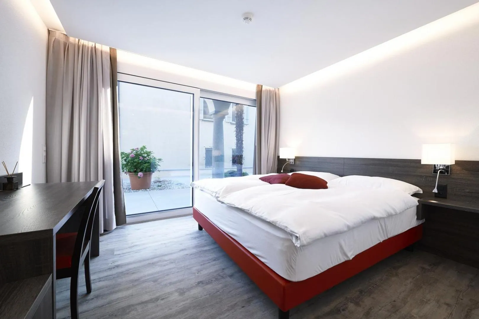 Small Double Room in Hotel la Meridiana, Lake & SPA