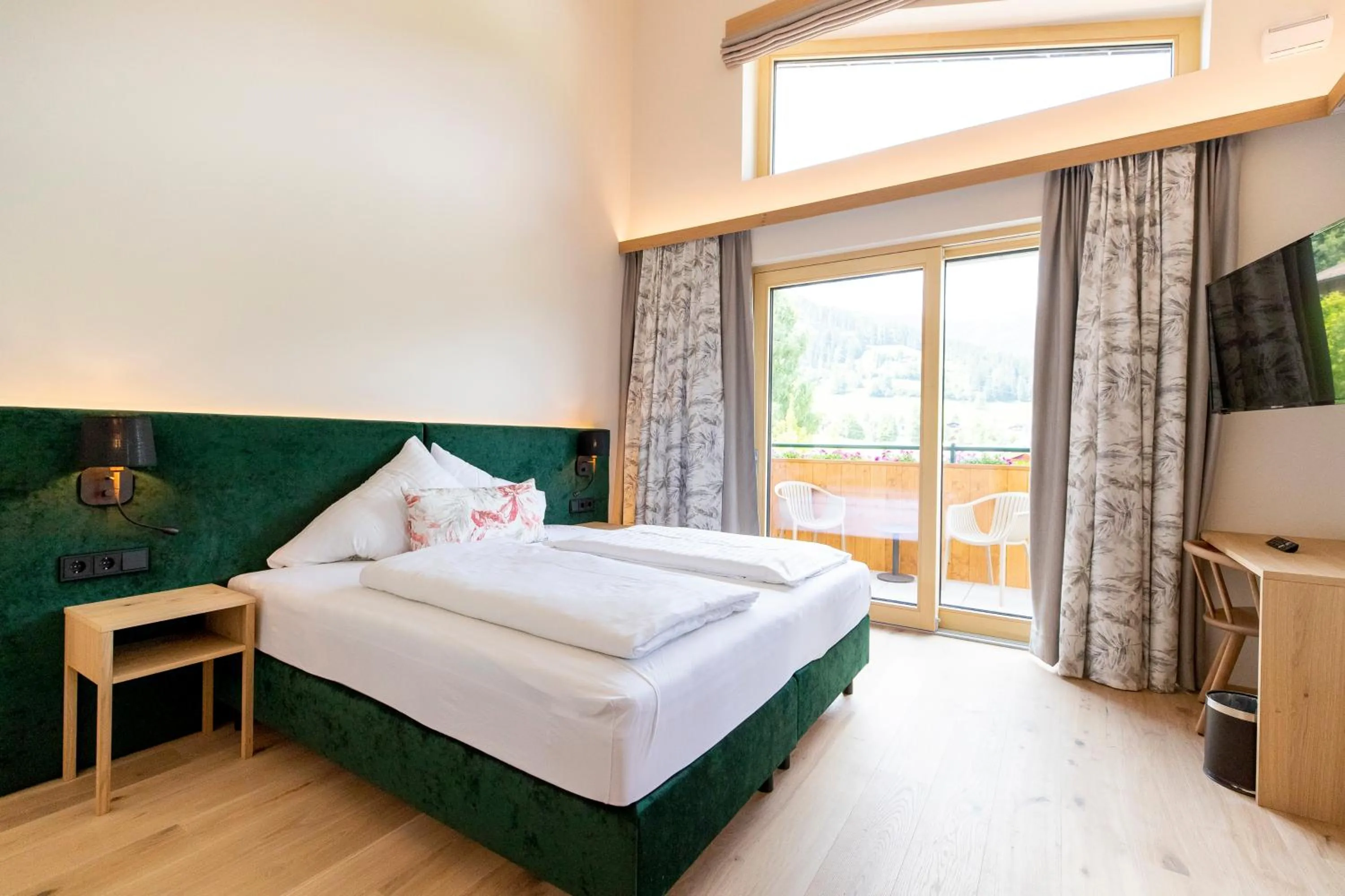 Bedroom, Bed in Familienhotel Felsenhof