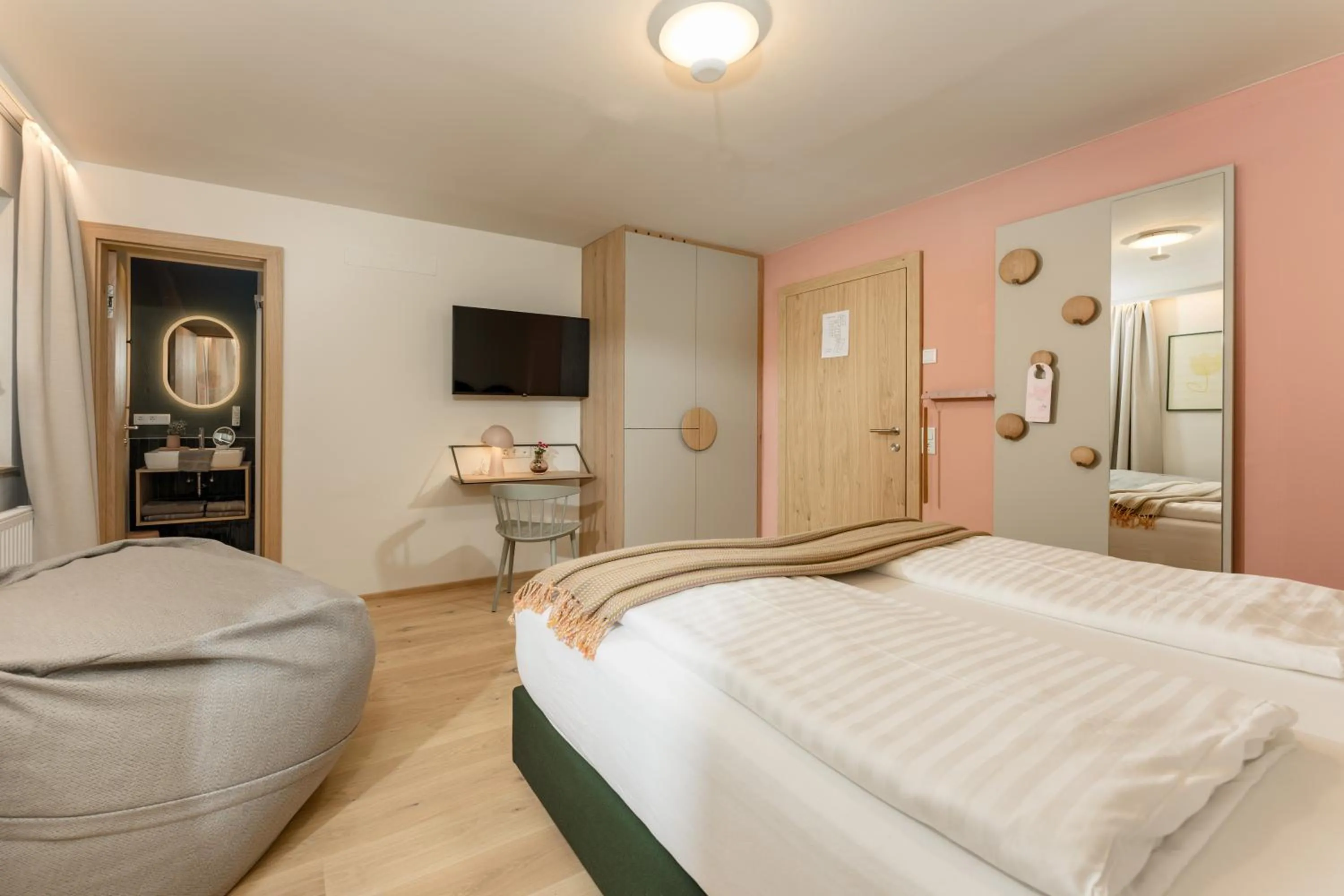 Photo of the whole room, Bed in Familienhotel Felsenhof