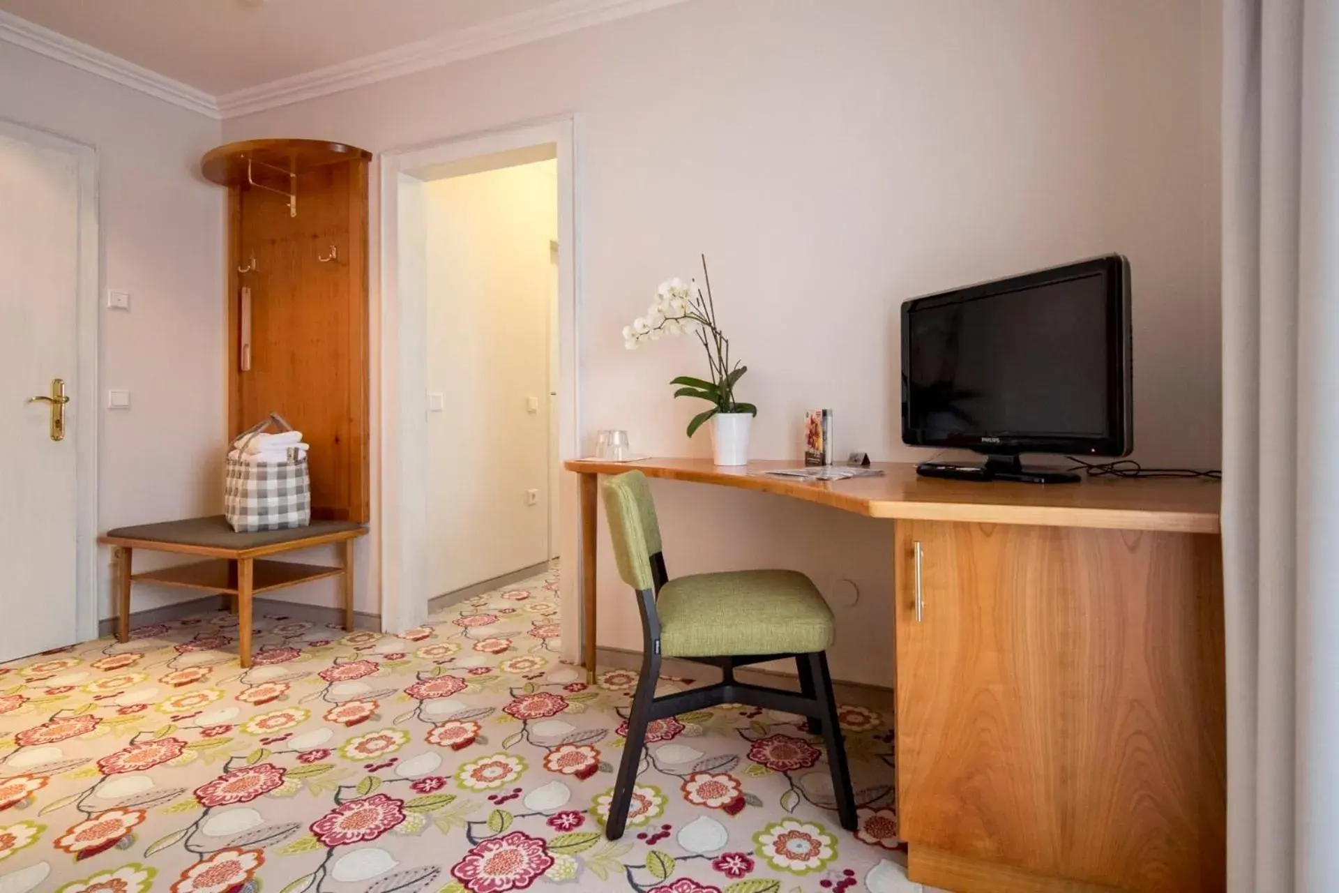 Family Room with Balcony in Familienhotel Felsenhof Family Room with Balcony in Familienhotel Felsenhof