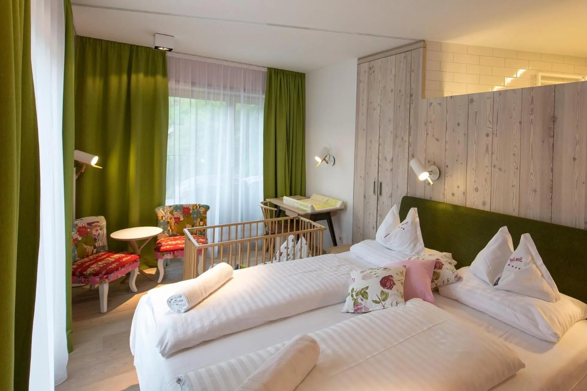 Photo of the whole room, Bed in Familienhotel Felsenhof